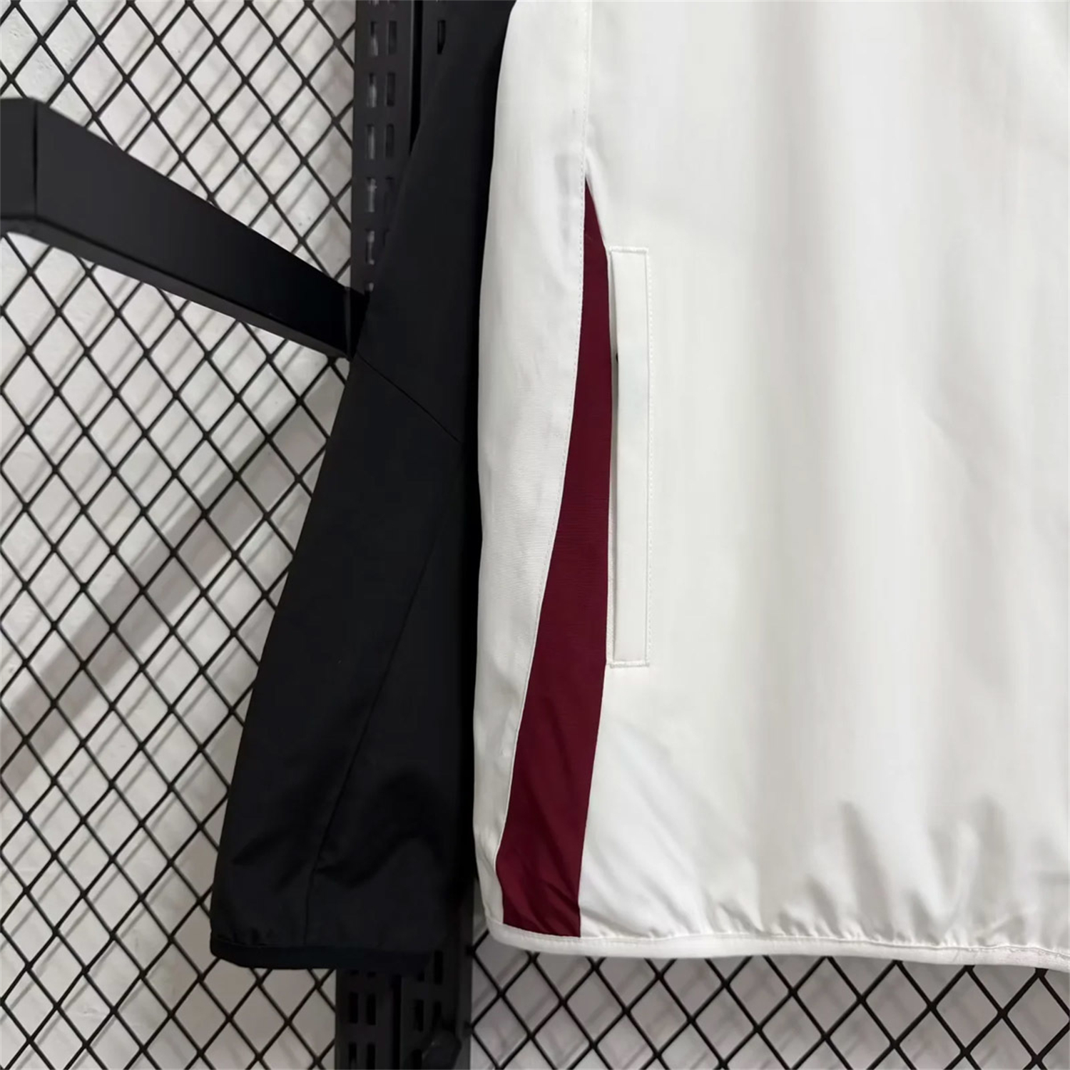 Unitedfootballkit.com | Manchester United 25-26 Training Windbreaker Jacket - White With Black -Customize Name, Number and Patch | Worldwide Shipping