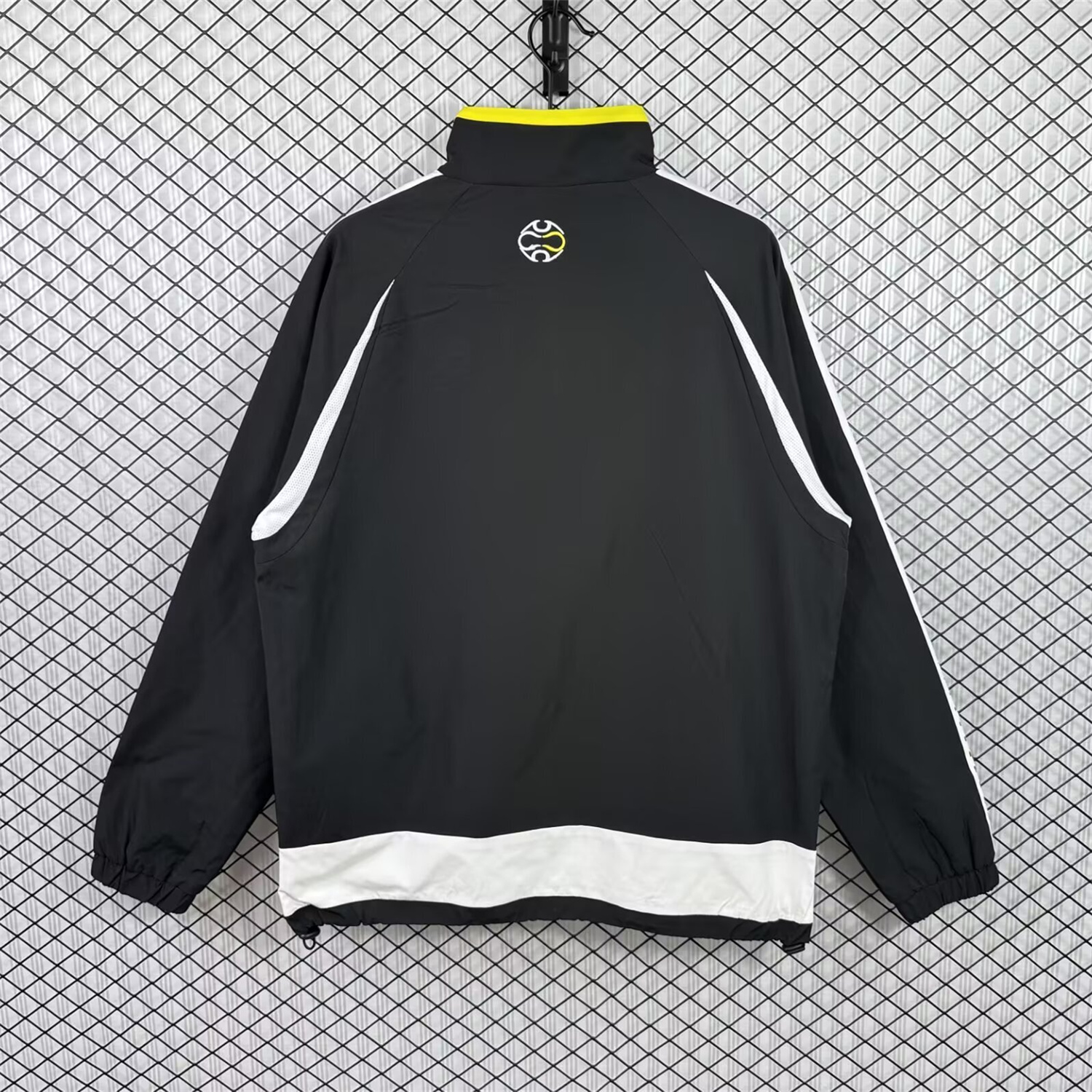 Unitedfootballkit.com | Retro Real Madrid 2006-07 Windbreaker Jacket - Black And White -Customize Name, Number and Patch | Worldwide Shipping
