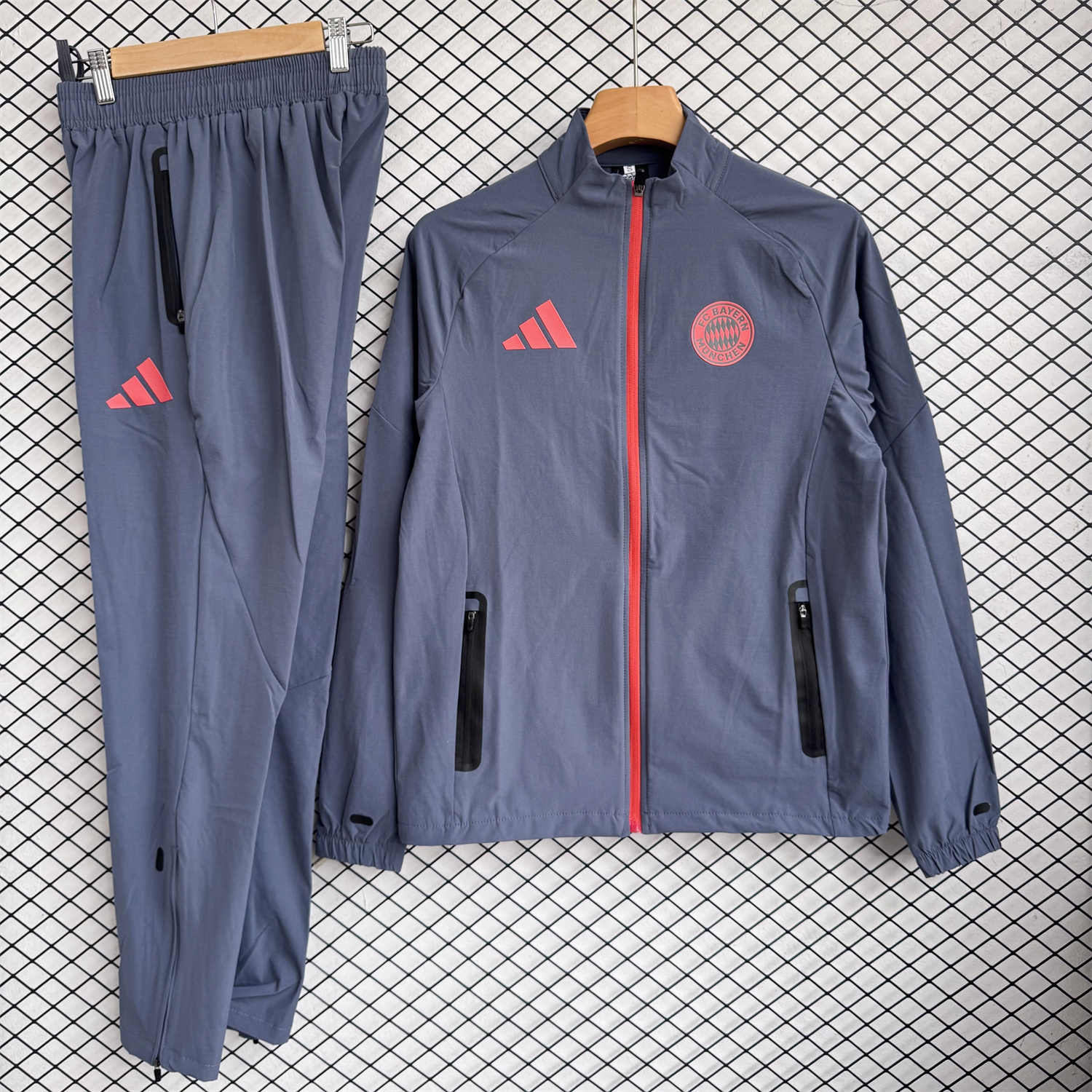 Unitedfootballkit.com | Bayern Munich 25-26 Windbreaker Training Set - Grey Top and Pants -Customize Name, Number and Patch | Worldwide Shipping