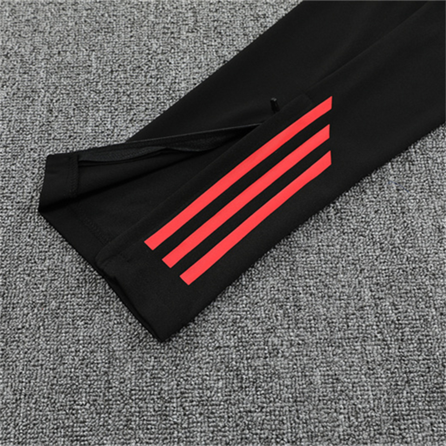 foot-Liver.pool 25-26 Kids Long Sleeve Training Set - Red Camouflage Top & Blsck Pants