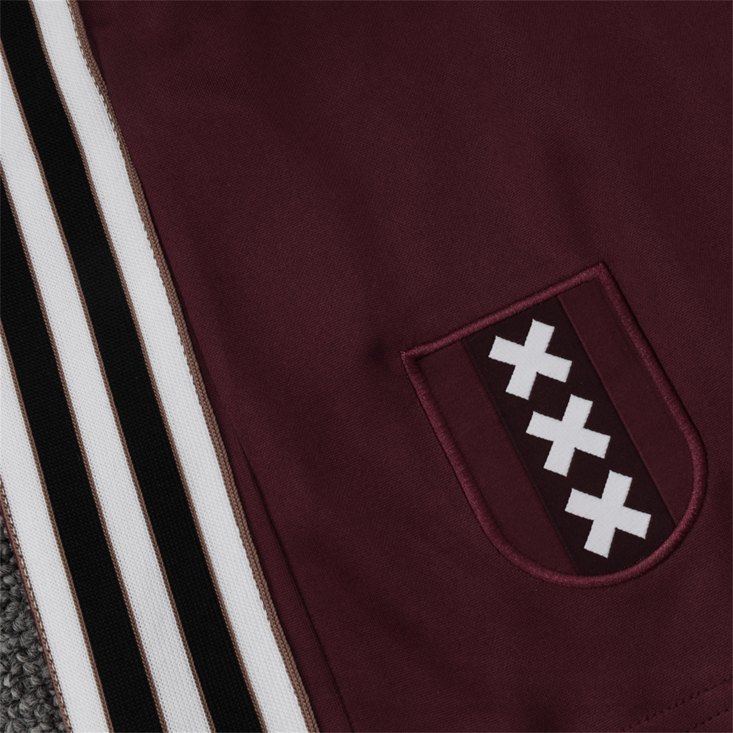 foot-Ajax 25-26 Throwback Trefoil Short-Sleeve Training Set - Deep Red