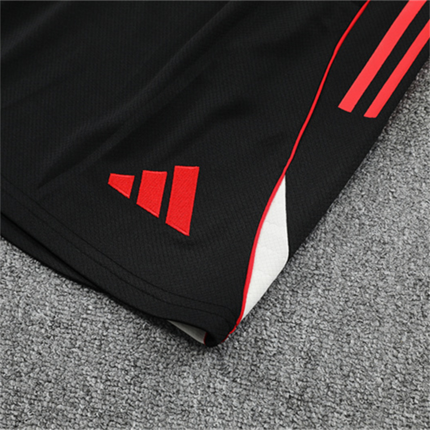 foot-Liver.pool 25-26 Kids Short-Sleeve Training Set Off White Top & Black Shorts