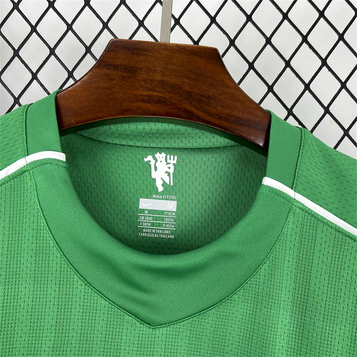foot-Retro Manchester United 2007-08 Green Goalkeeper Jersey