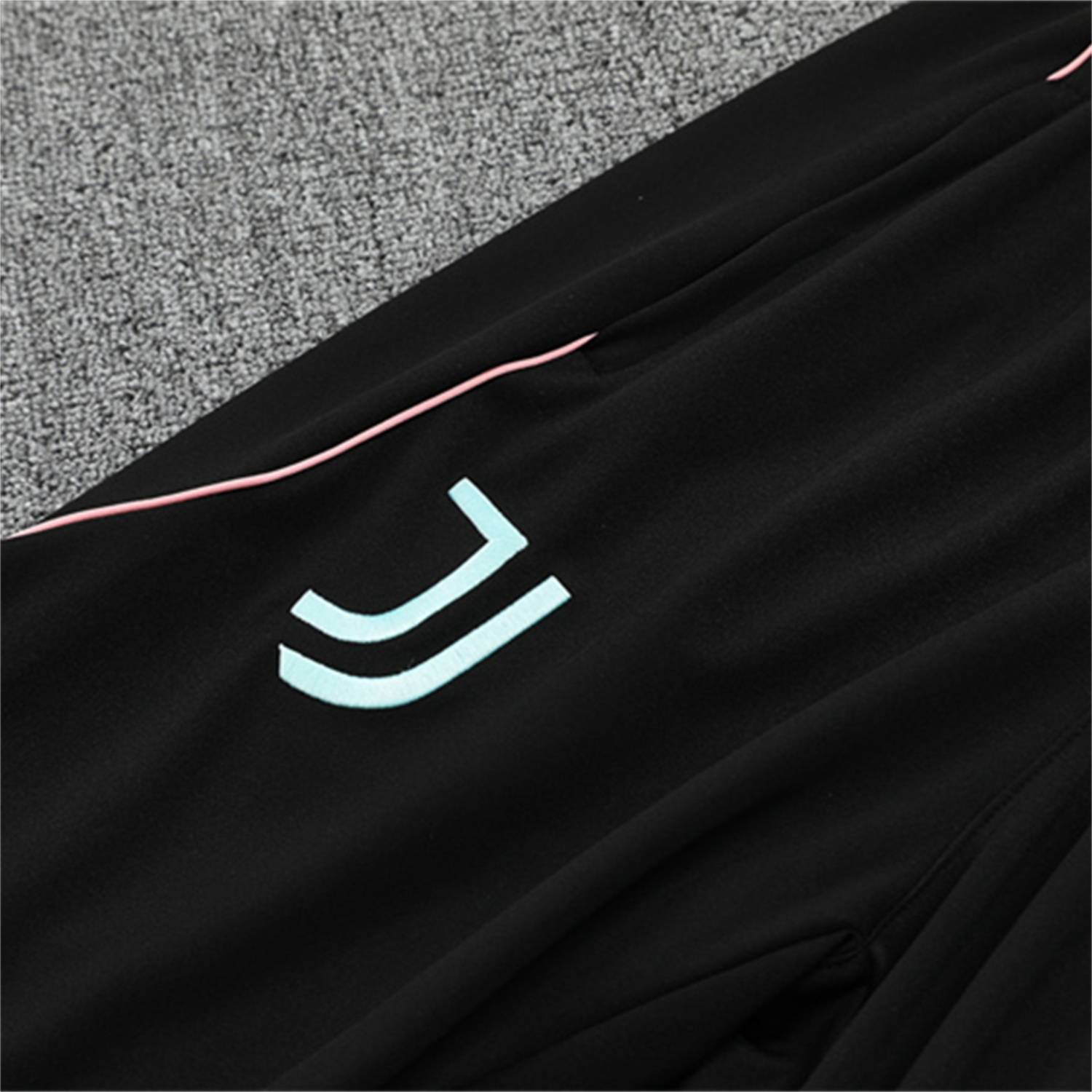 foot-Juventus 25-26 Kids Long Sleeve Training Set - White Top and Black Pants