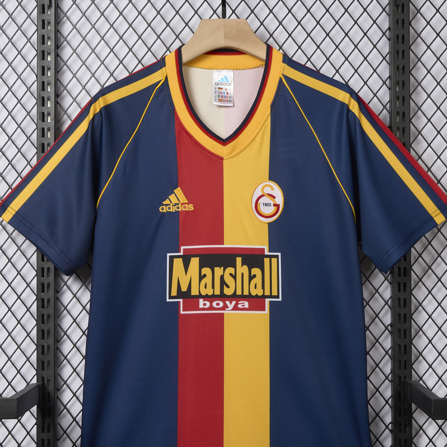 foot-Retro Galatasaray 1998-99 Third Jersey