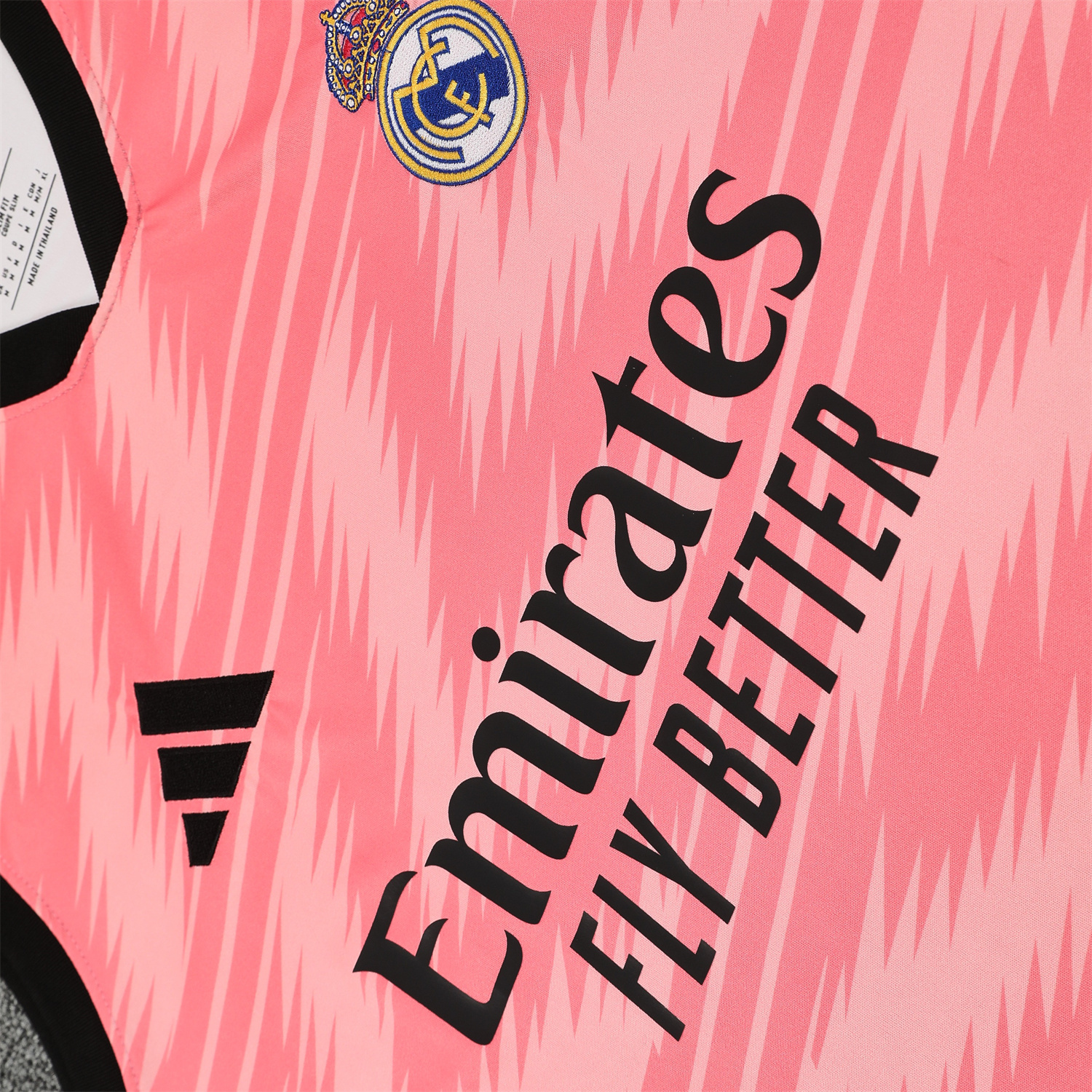 foot-Real Madrid 25-26 Vest Training Set - Pink Arrow Pattern Vest & Black Shorts