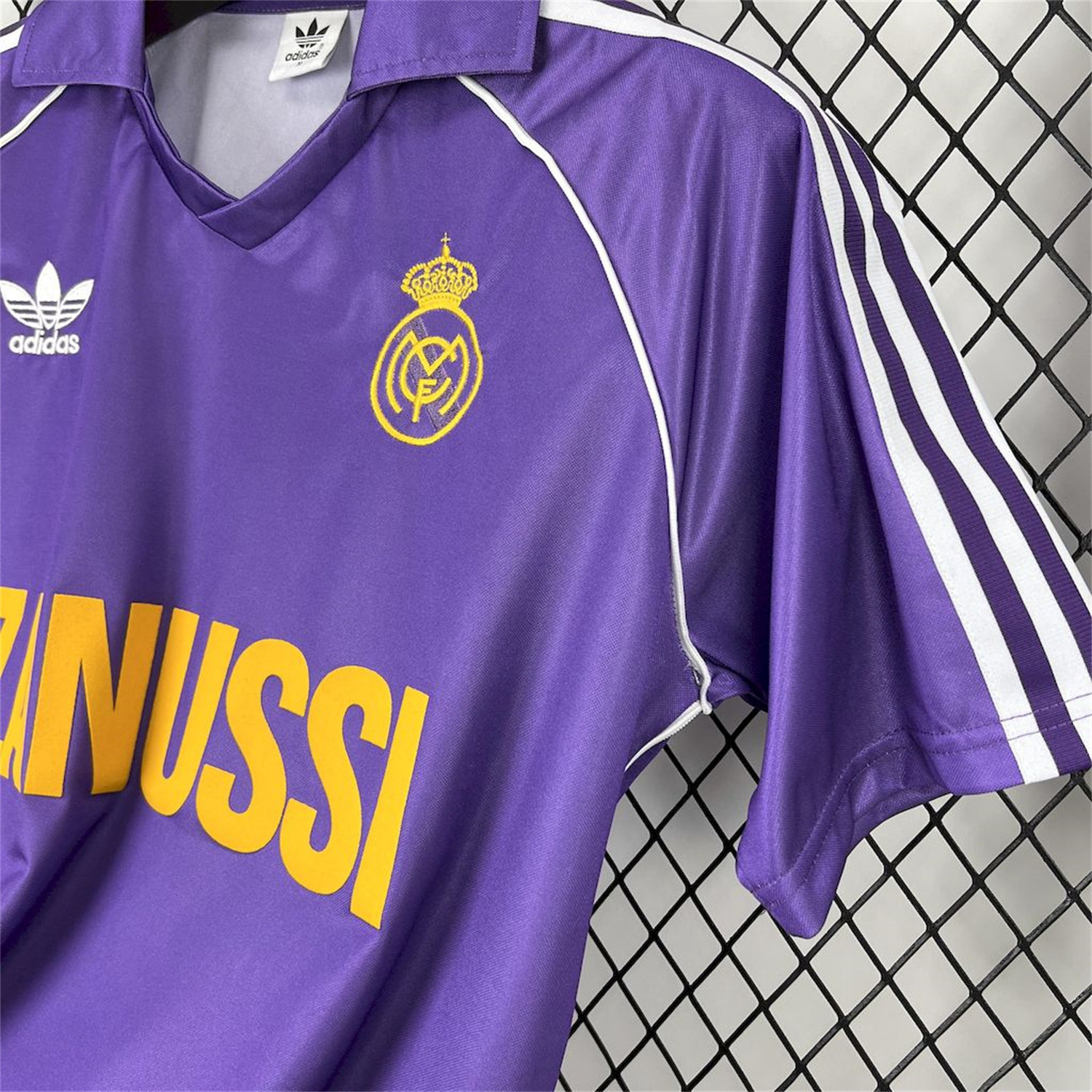 foot-Retro Real Madrid 1984-85 Third Jersey