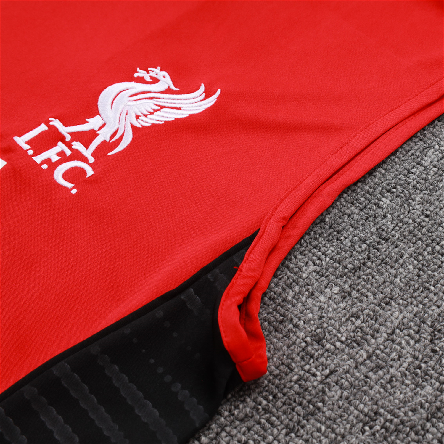 foot-Liver.pool 25-26 Vest Training Set - Red Vest & Black Shorts