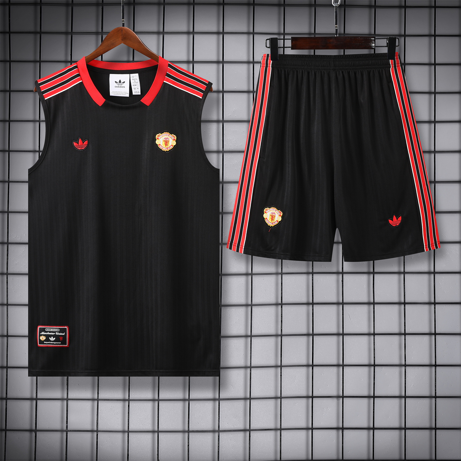 foot-Manchester United 25-26 Vest Training Set - Red Retro Logo Black Vest & Black Shorts