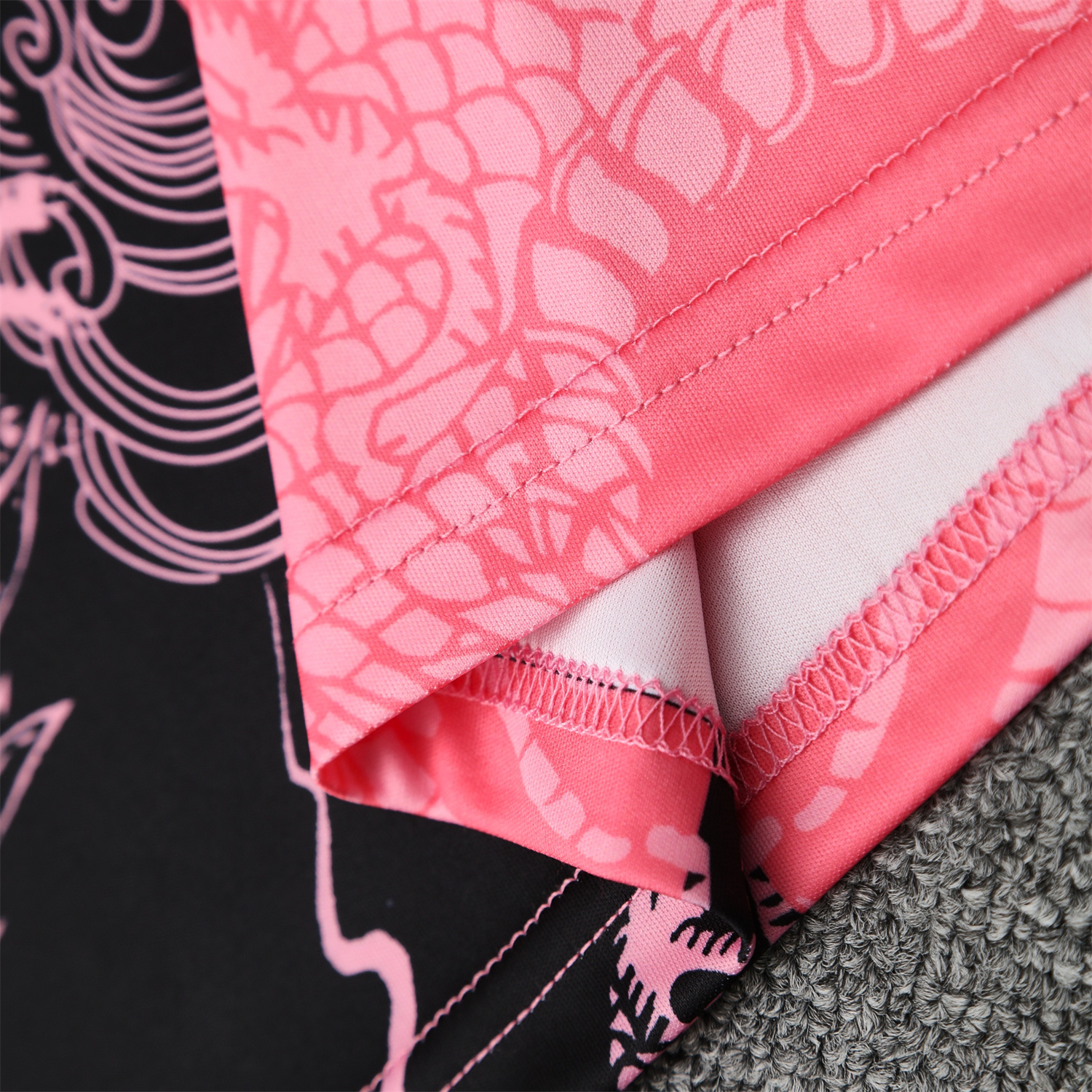 foot-Real Madrid 25-26 Vest Training Set - Pink-Black Dragon Vest & Black-White Shorts