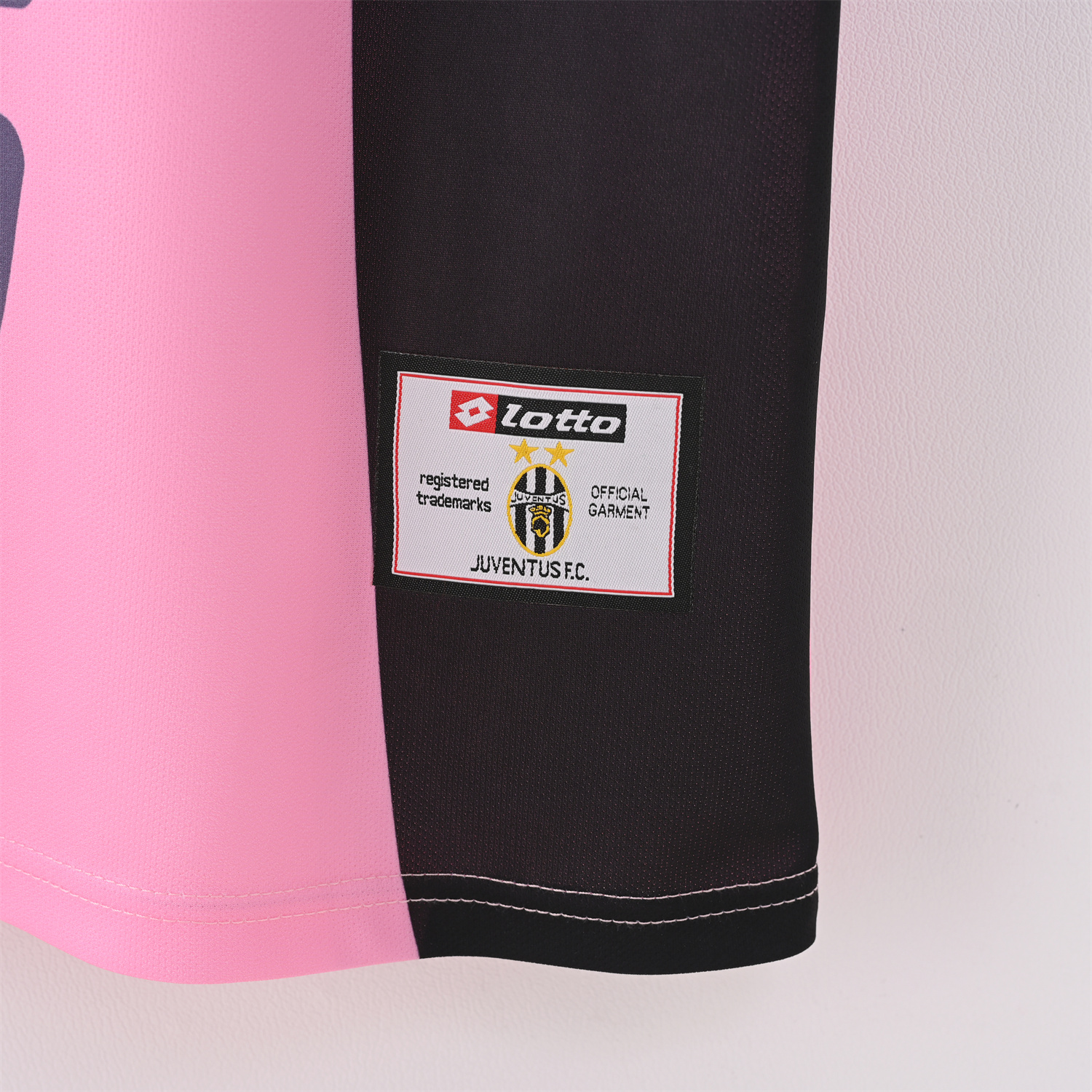 foot-Retro Juventus 2002-03 Pink Goalkeeper Jersey