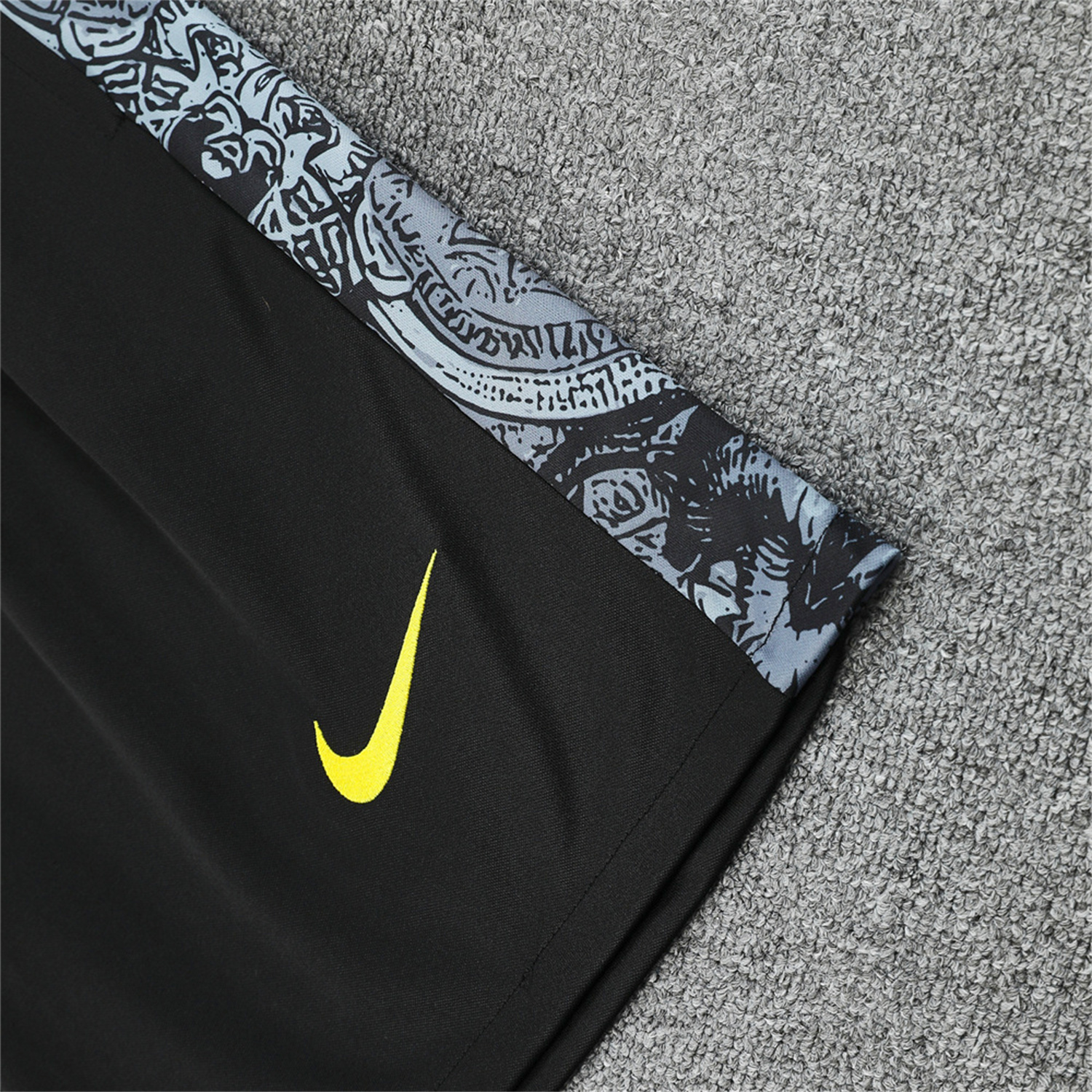 foot-Brazil 25-26 White Jesus Statue Short-Sleeve Training Set - White Top & Black Shorts