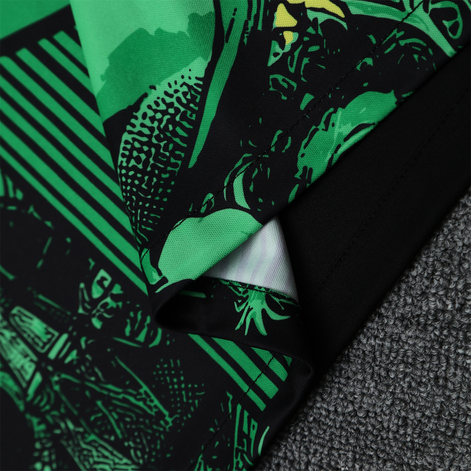 foot-Brazil 25-26 Green Jesus Statue Short-Sleeve Training Set - Green Top & Black Shorts