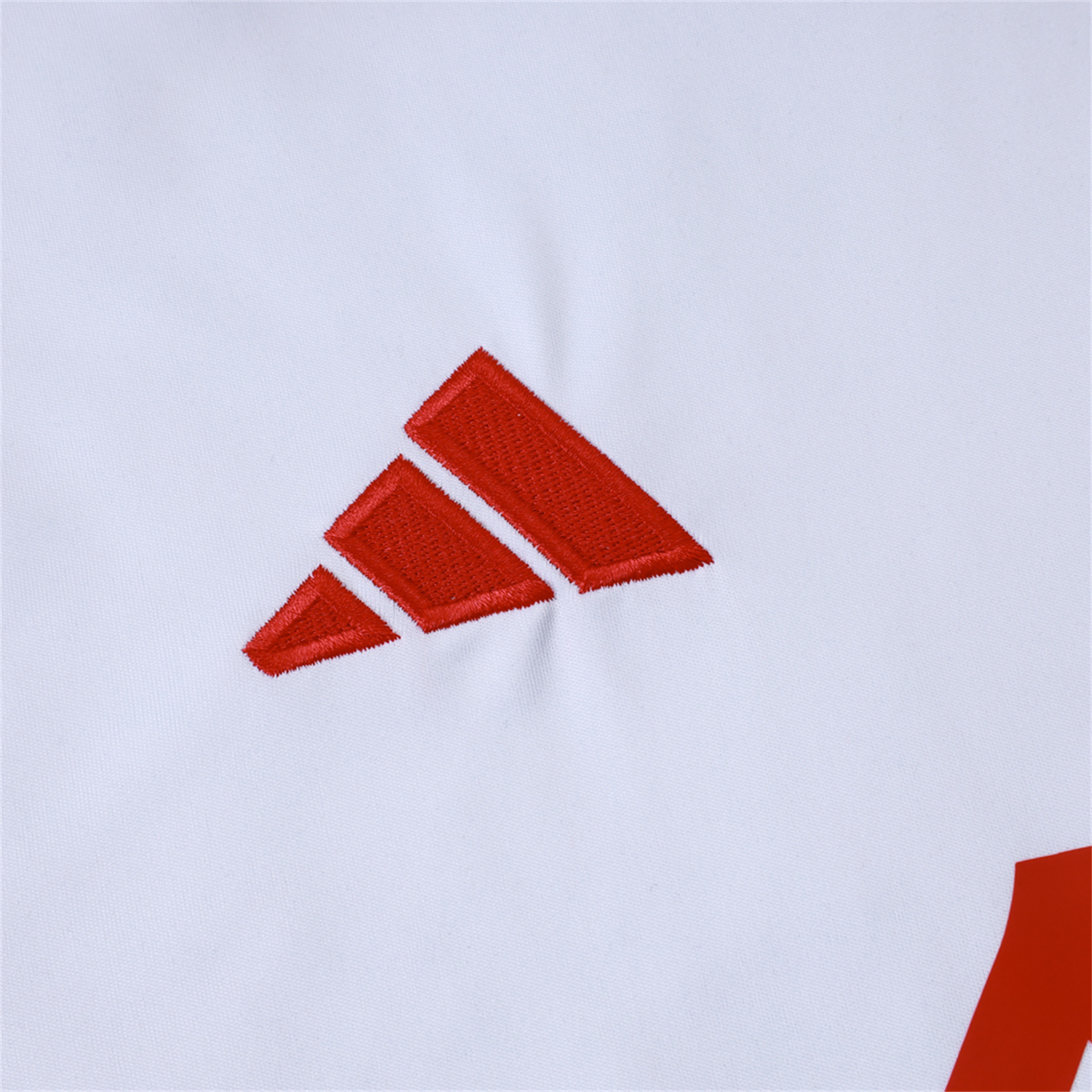 foot-Liver.pool 25-26 Vest Training Set - White Vest & Black Shorts