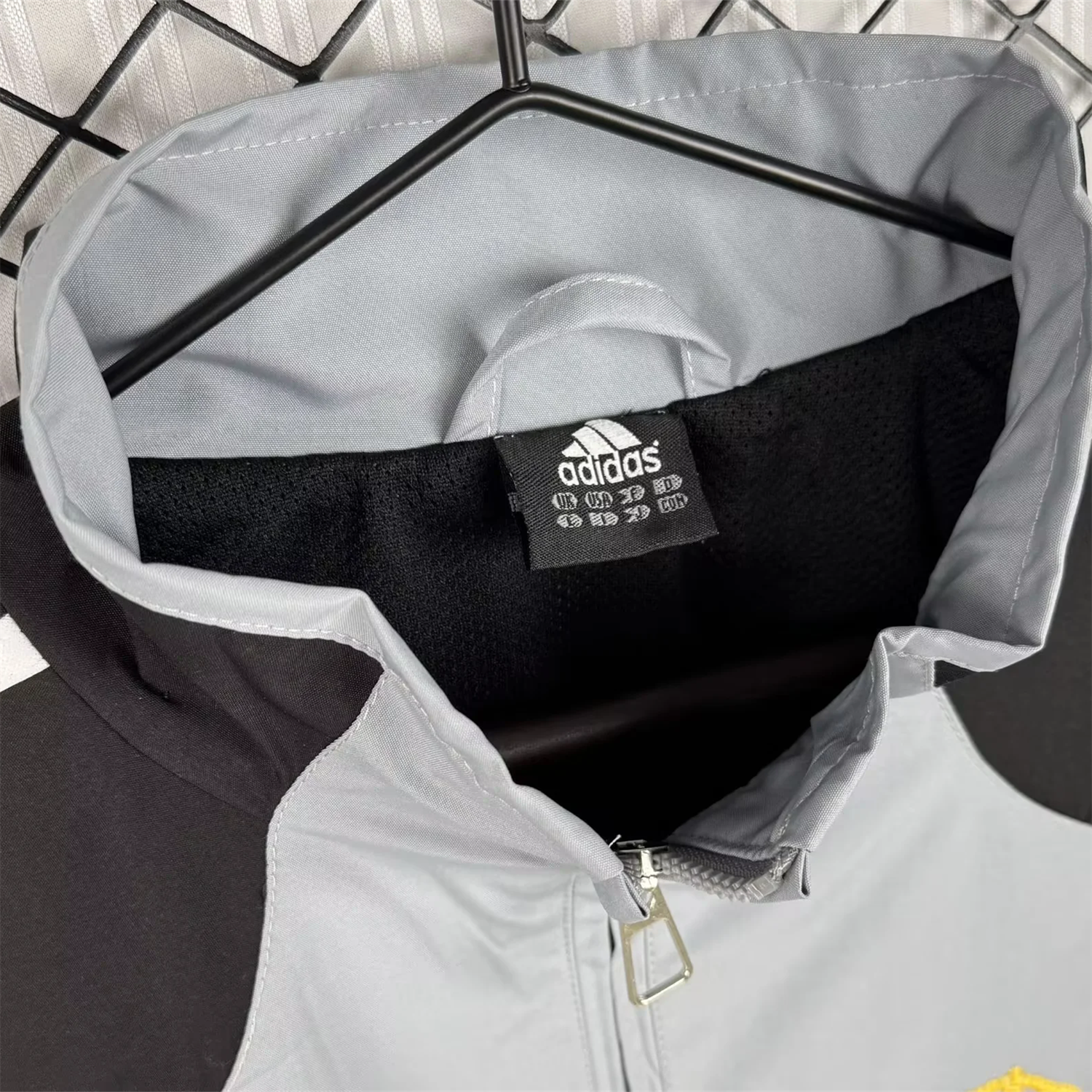 SIUjerseys-Retro Real Madrid 2004-05 Home Windbreaker Jacket - Grey