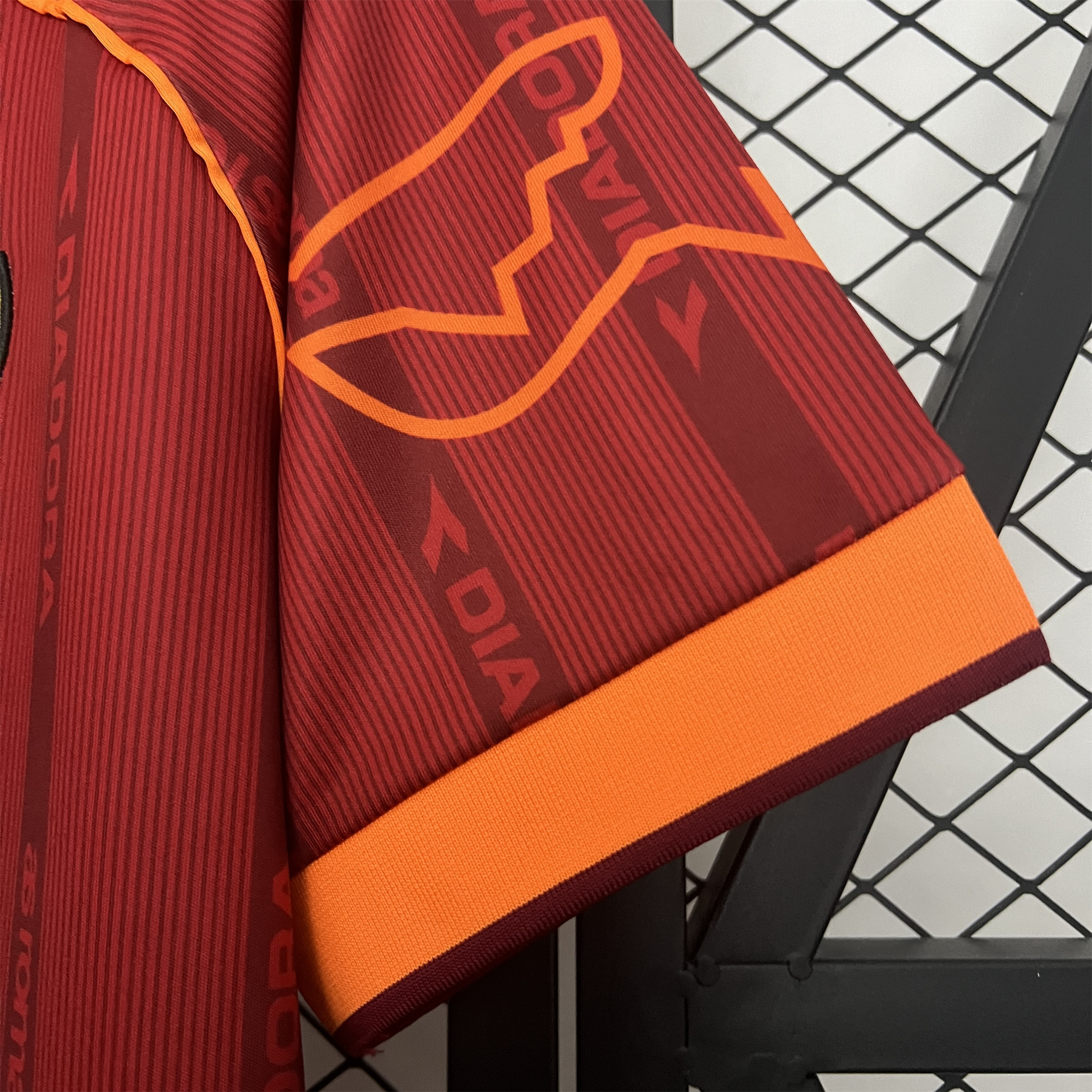 ManixJersey.com | Retro Roma 1999-00 Home Jersey -Customize Name, Number and Patch | Worldwide Shipping