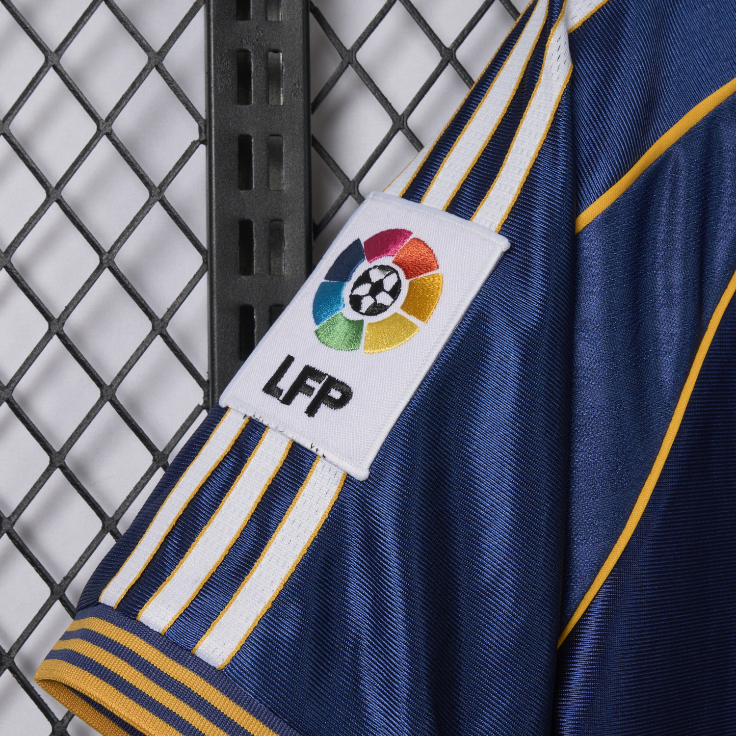 foot-Retro Real Madrid 1998-99 Third Jersey