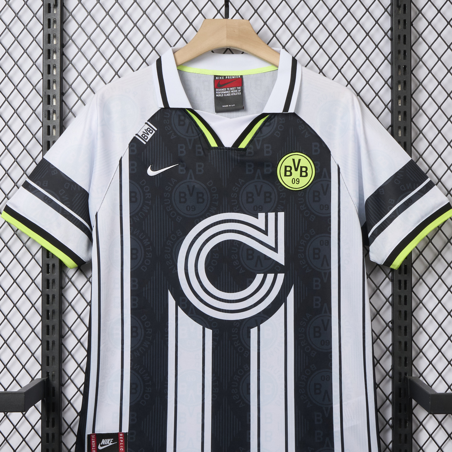 foot-Retro Dortmund 1996-97 European Away Jersey