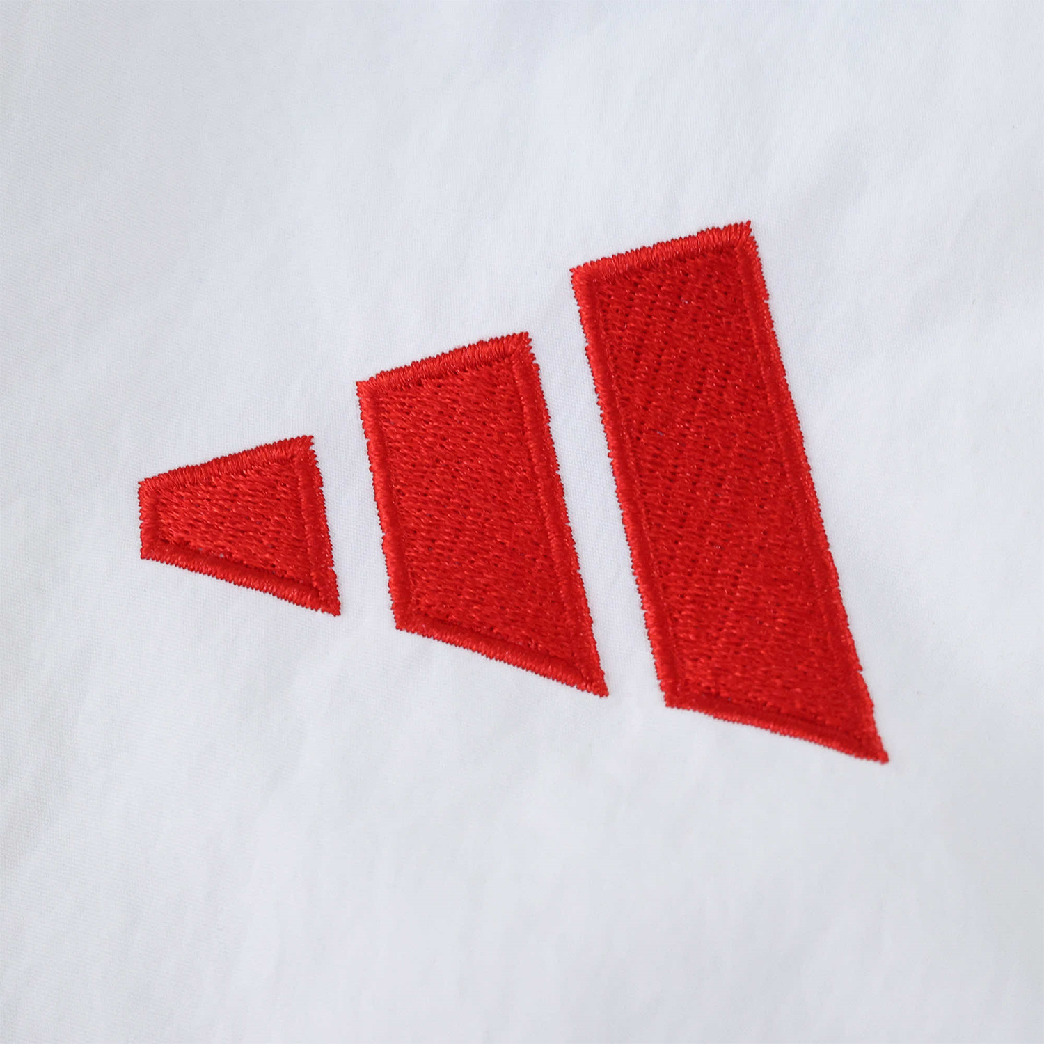 foot-River Plate 25-26 Throwback Windbreaker Jacket - White