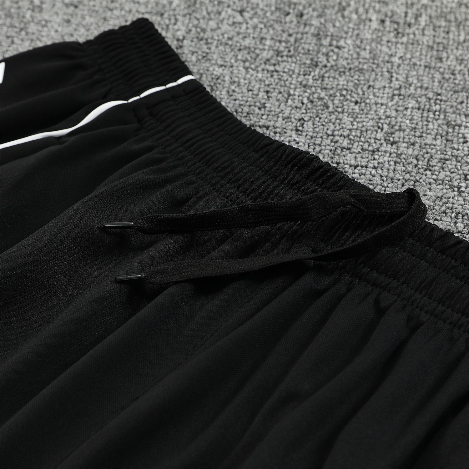 foot-Real Madrid 25-26 Vest Training Set - Grey Arrow Pattern Vest & Black Shorts