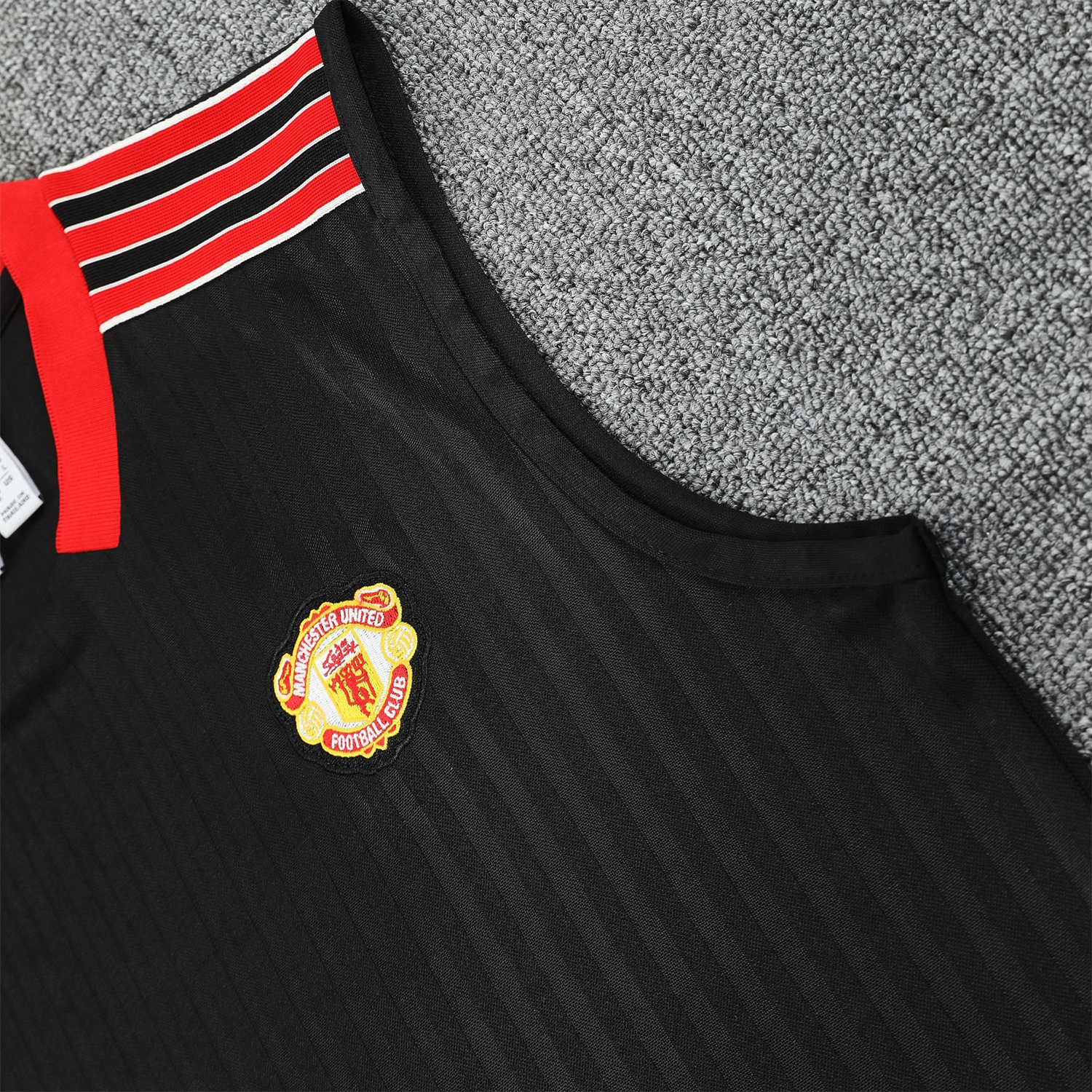 foot-Manchester United 25-26 Vest Training Set - Red Retro Logo Black Vest & Black Shorts
