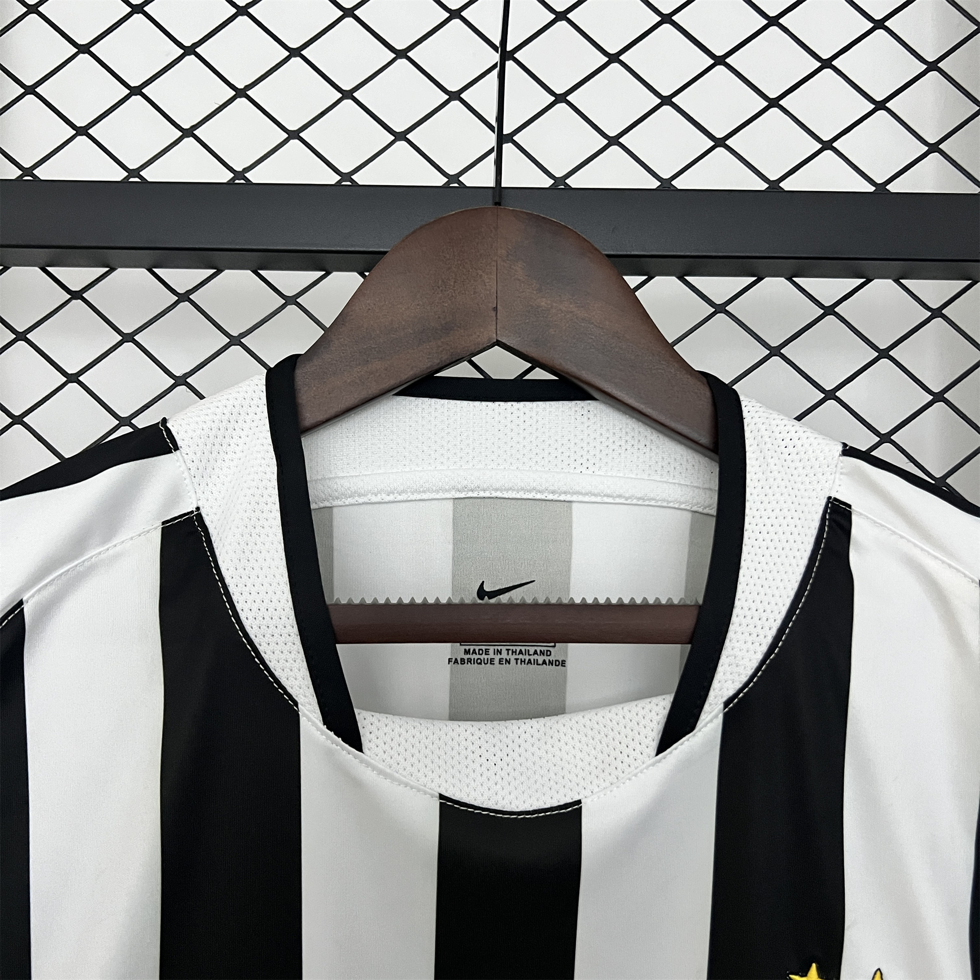 ManixJersey.com | Retro Juventus 2003-04 Home Jersey -Customize Name, Number and Patch | Worldwide Shipping
