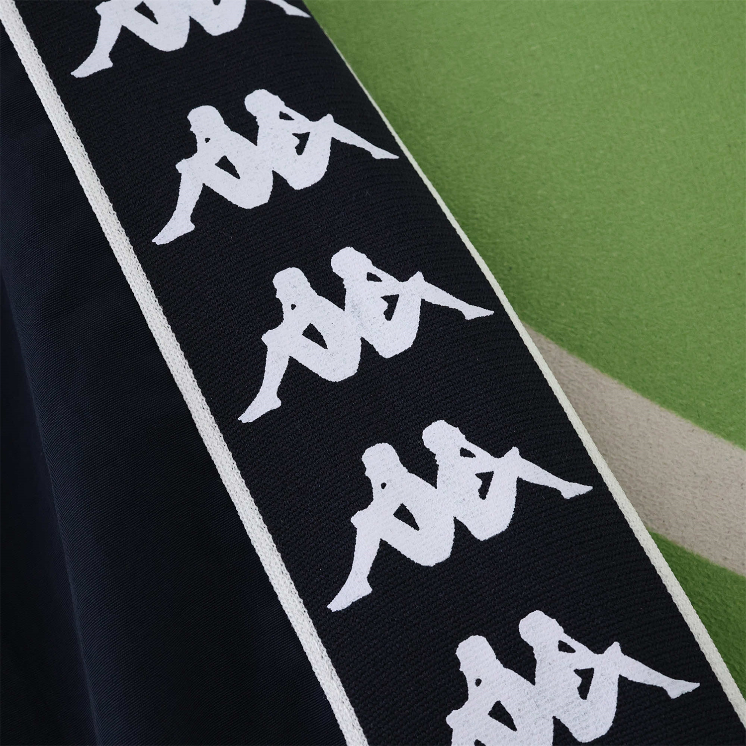 foot-Real Madrid 25-26 Throwback Windbreaker Jacket - Black