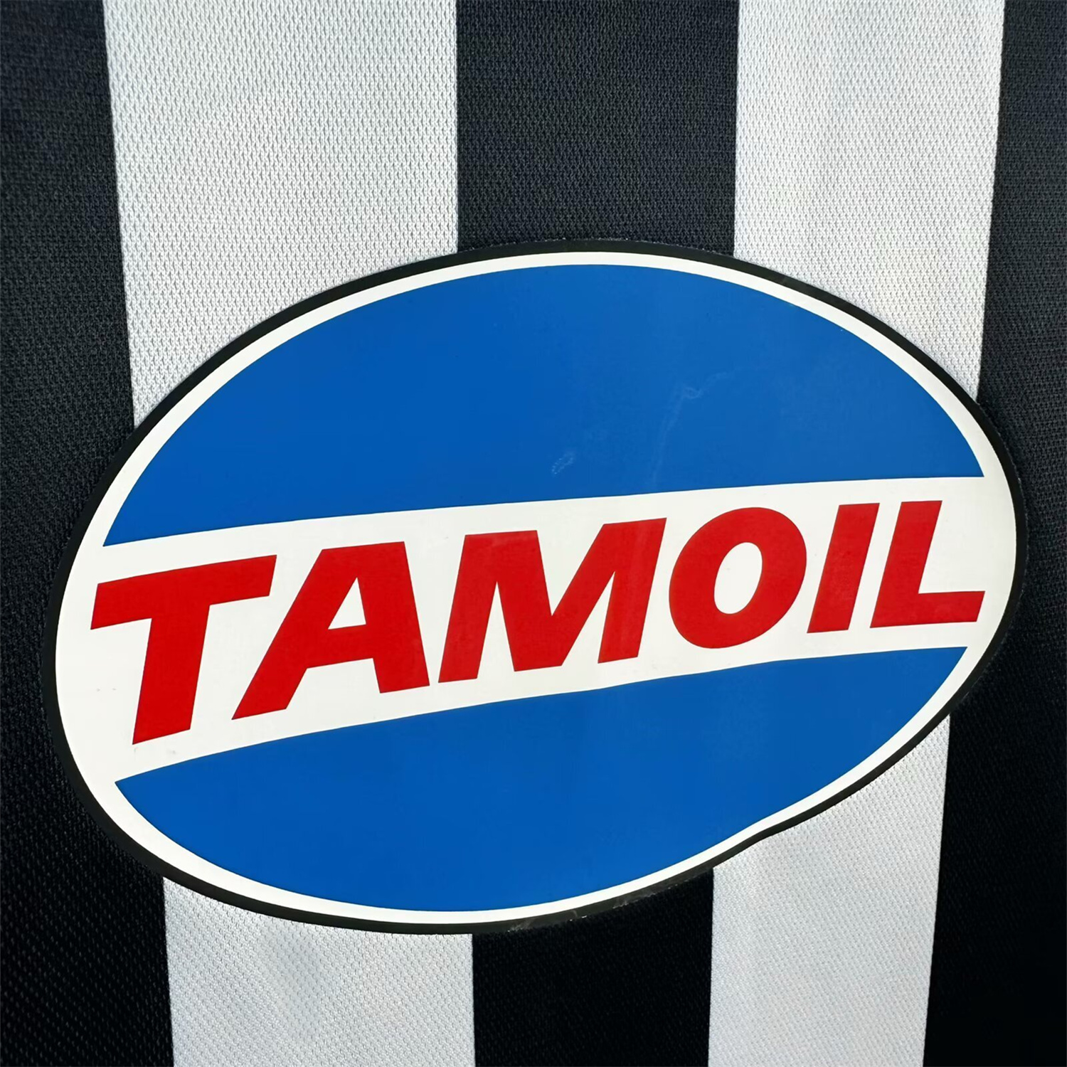 Unitedfootballkit.com | Retro Juventus 2005-06 Home Jersey -Customize Name, Number and Patch | Worldwide Shipping