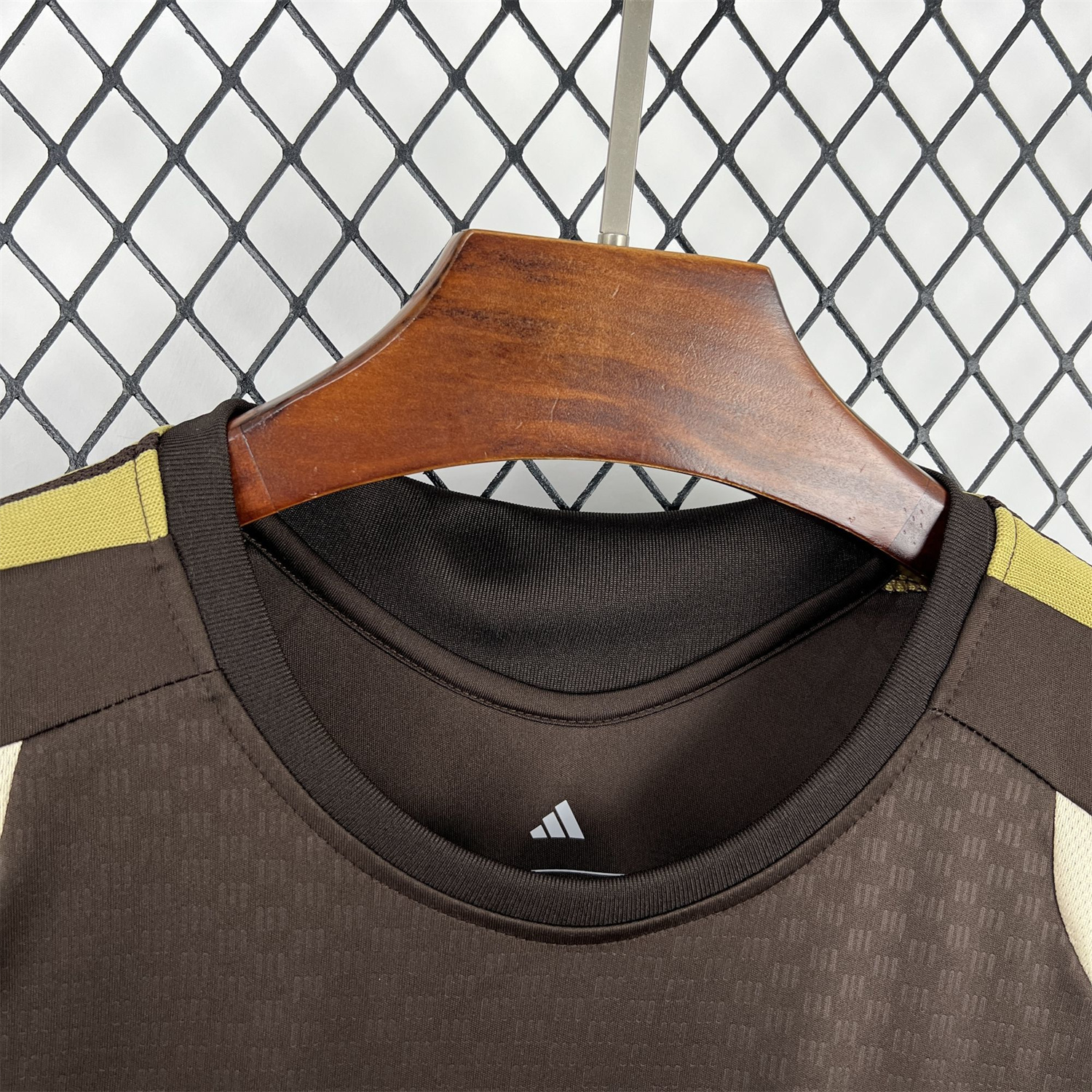 Unitedfootballkit.com | Flamengo 25-26 Brown Special Training Vest - Fans Version -Customize Name, Number and Patch | Worldwide Shipping