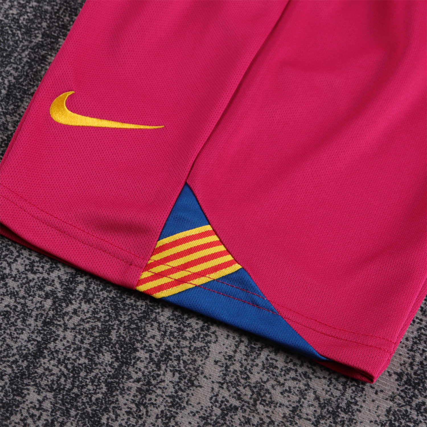 GlobeJersey-Retro Barcelona 2005-06 Home Stadium Kids Kit - Champions League Version