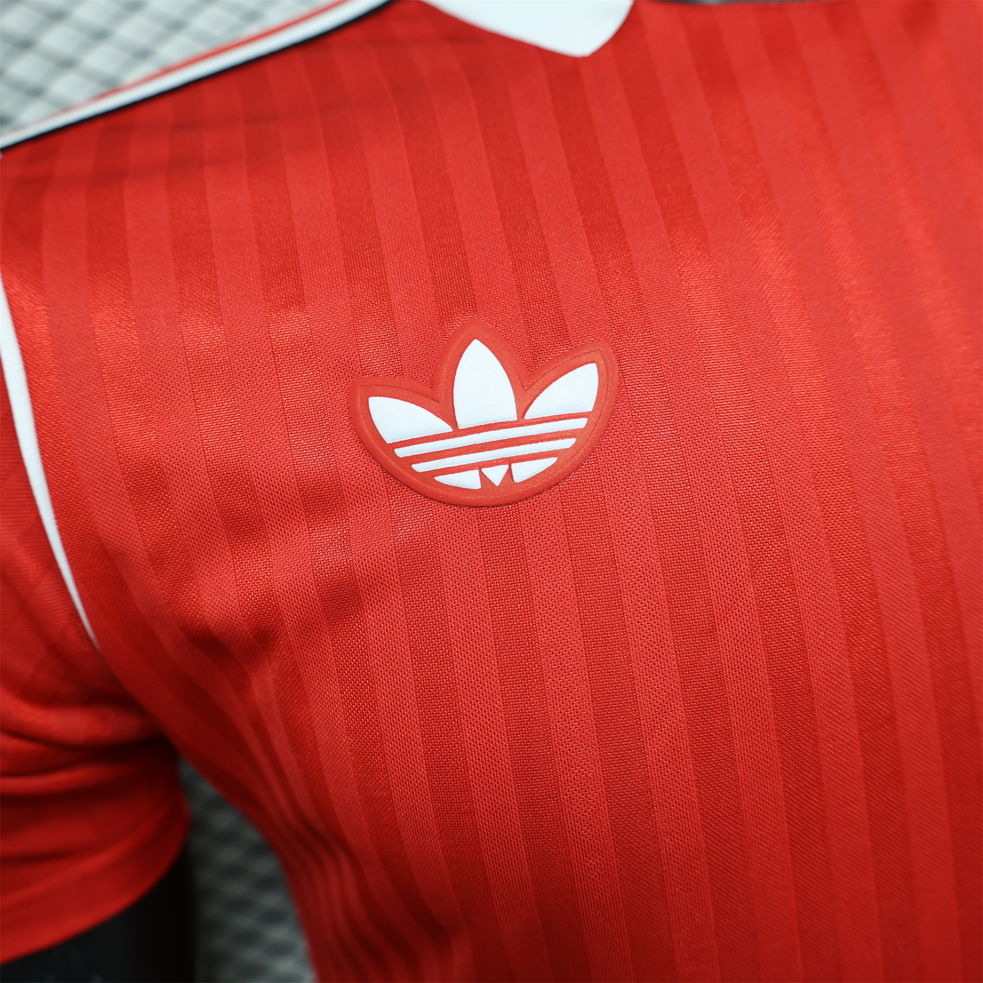ManixJersey.com | Manchester United 2025 Red Icon Retro Jersey - Player Version -Customize Name, Number and Patch | Worldwide Shipping