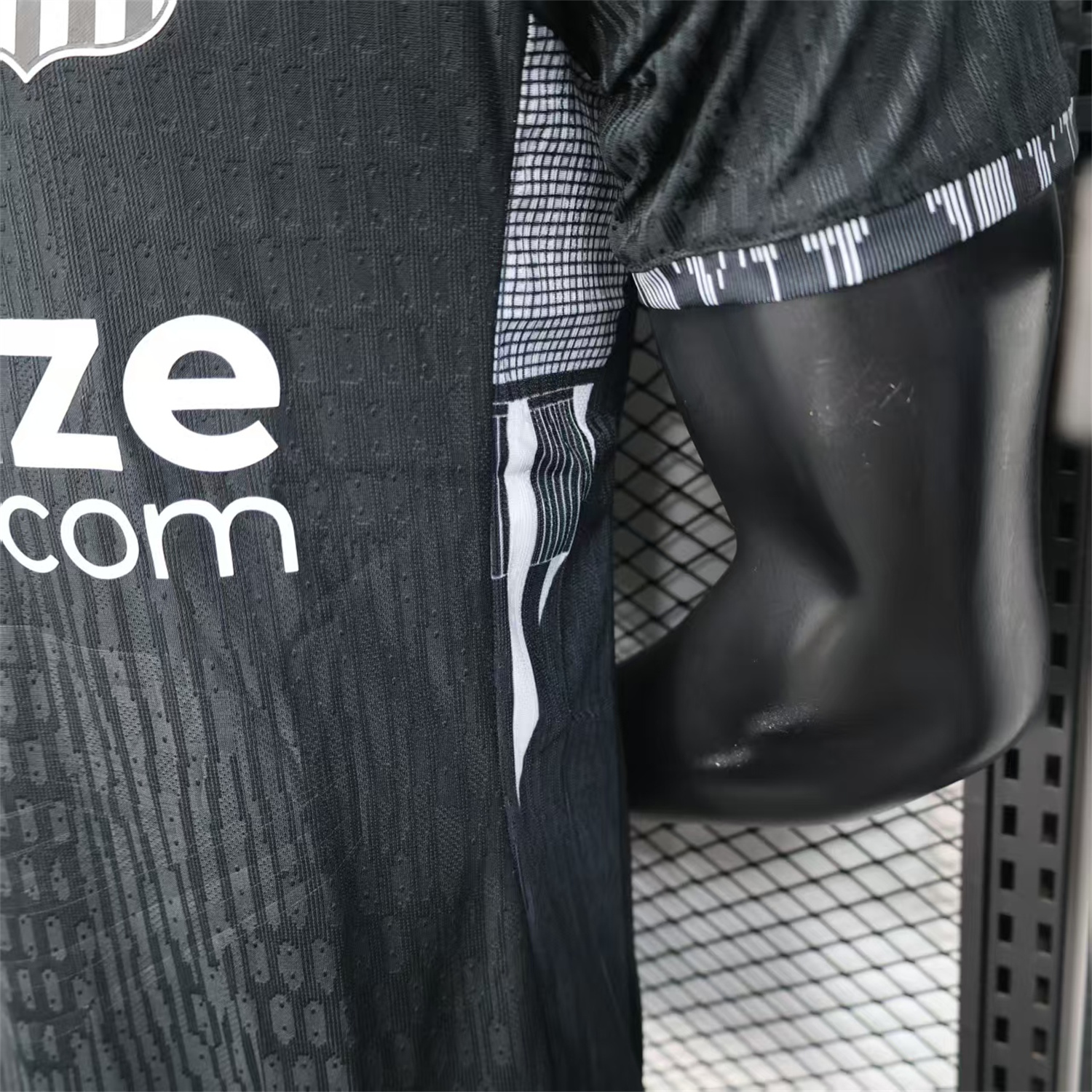 foot-Santos 2025-26 Goalkeeper 2 Black Jersey With Sponsors - Player Version