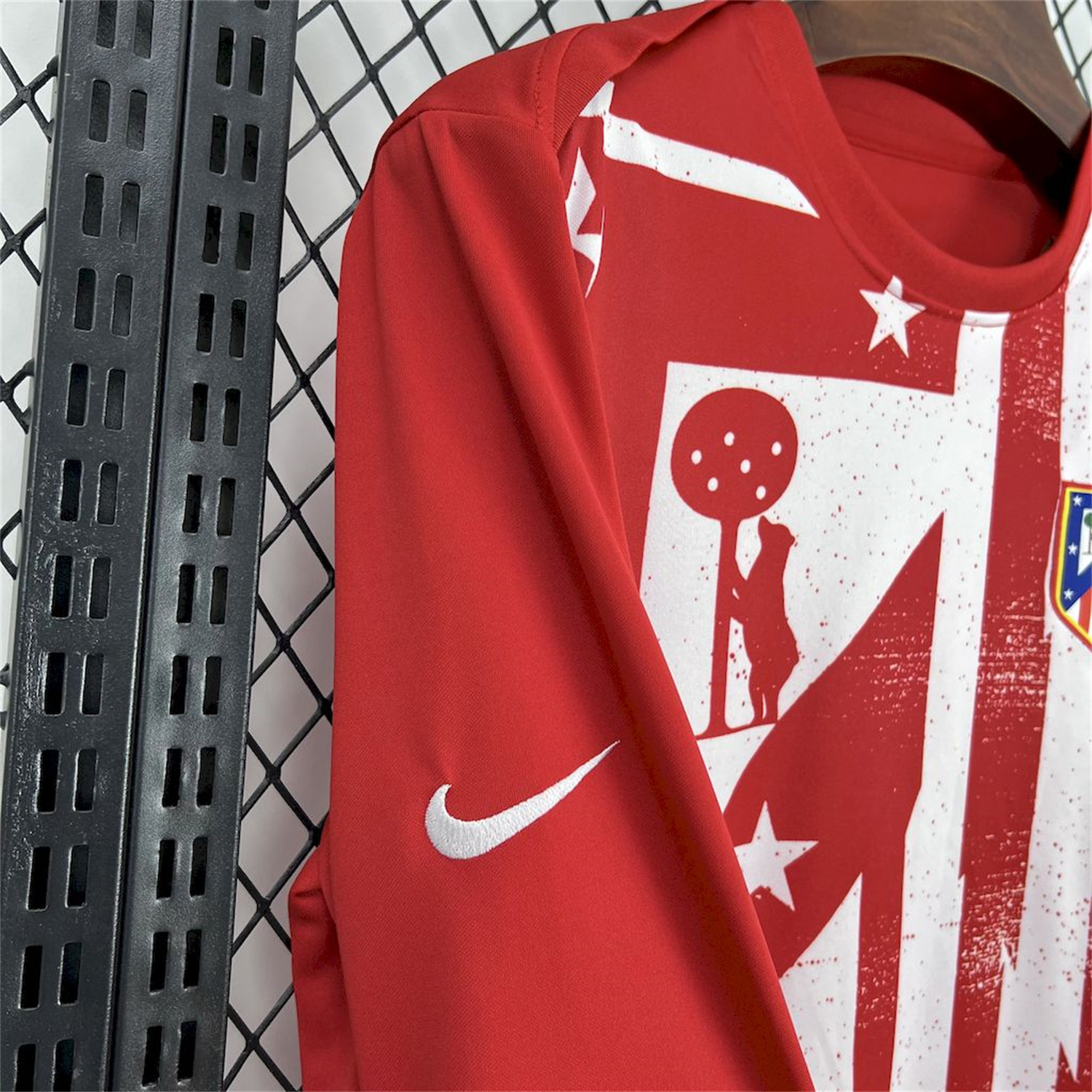 foot-Atletico Madrid 25-26 Red White Stripes Pre-Match Training Long Sleeves Jersey - Fans Version