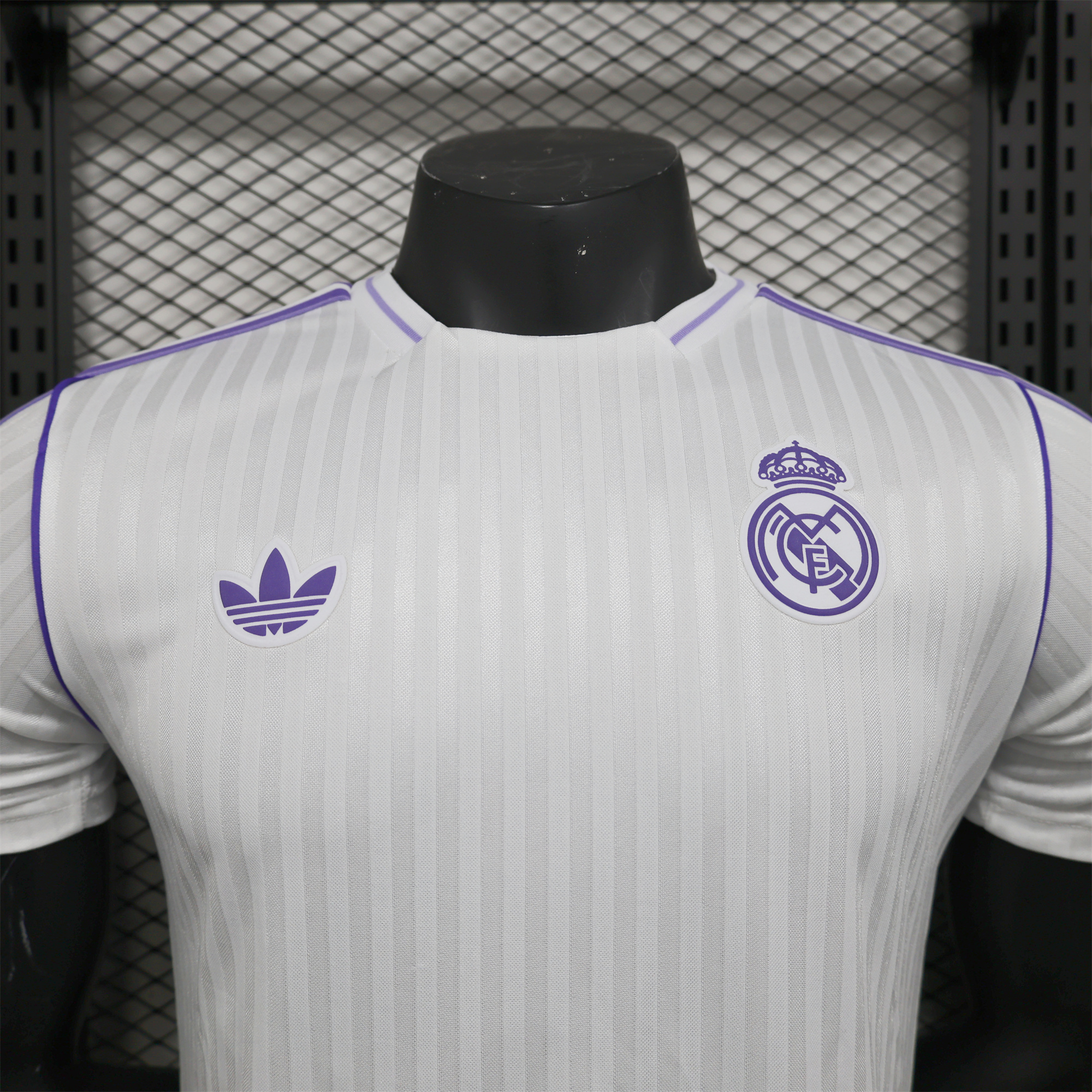 ManixJersey.com | Real Madrid 2025 White Icon Retro Jersey - Player Version -Customize Name, Number and Patch | Worldwide Shipping