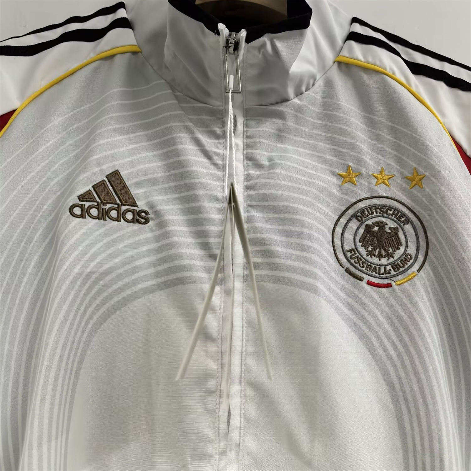 foot-Retro Germany 2006 Vintage Style Windbreaker - White & Black