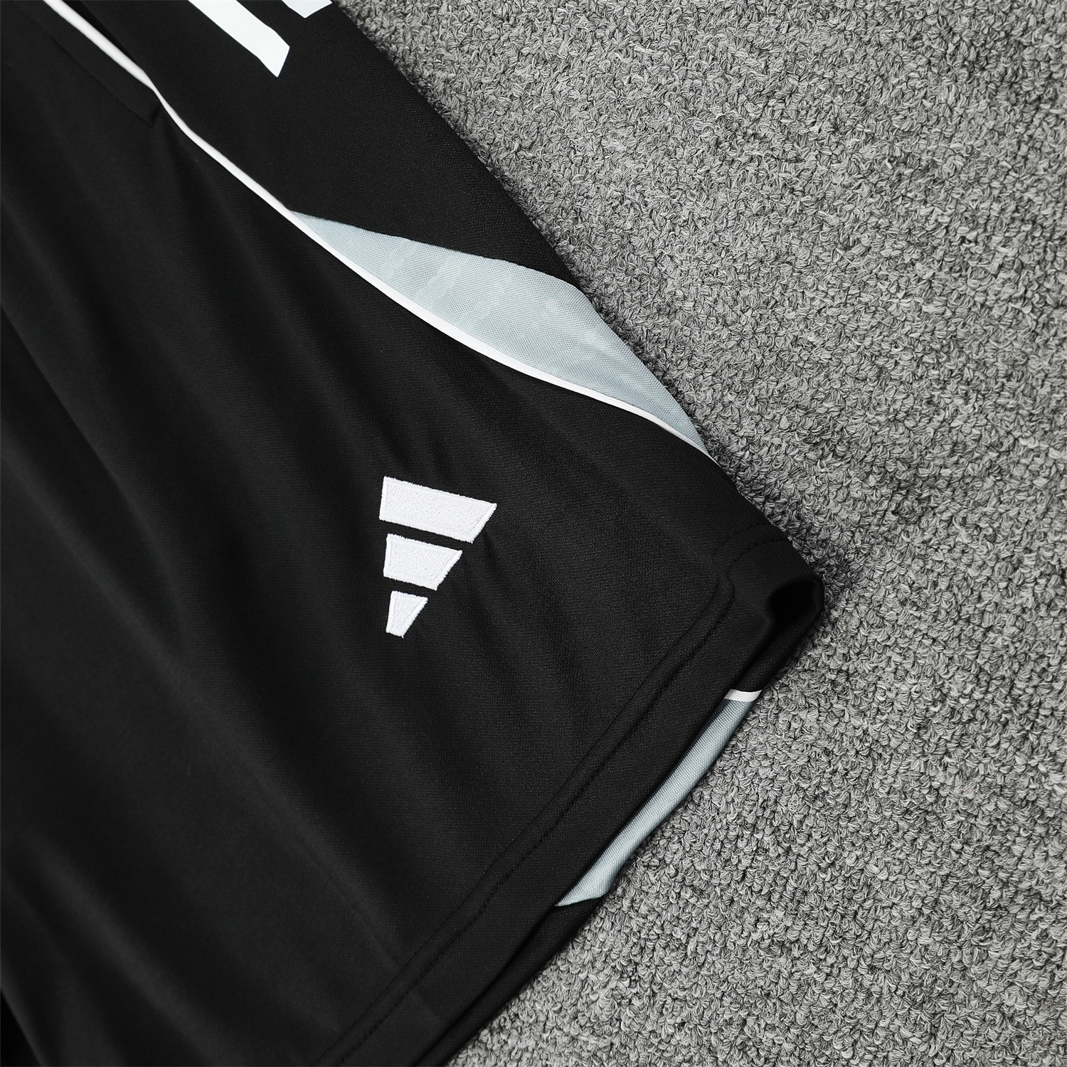 foot-Real Madrid 25-26 Vest Training Set - Pink Arrow Pattern Vest & Black Shorts