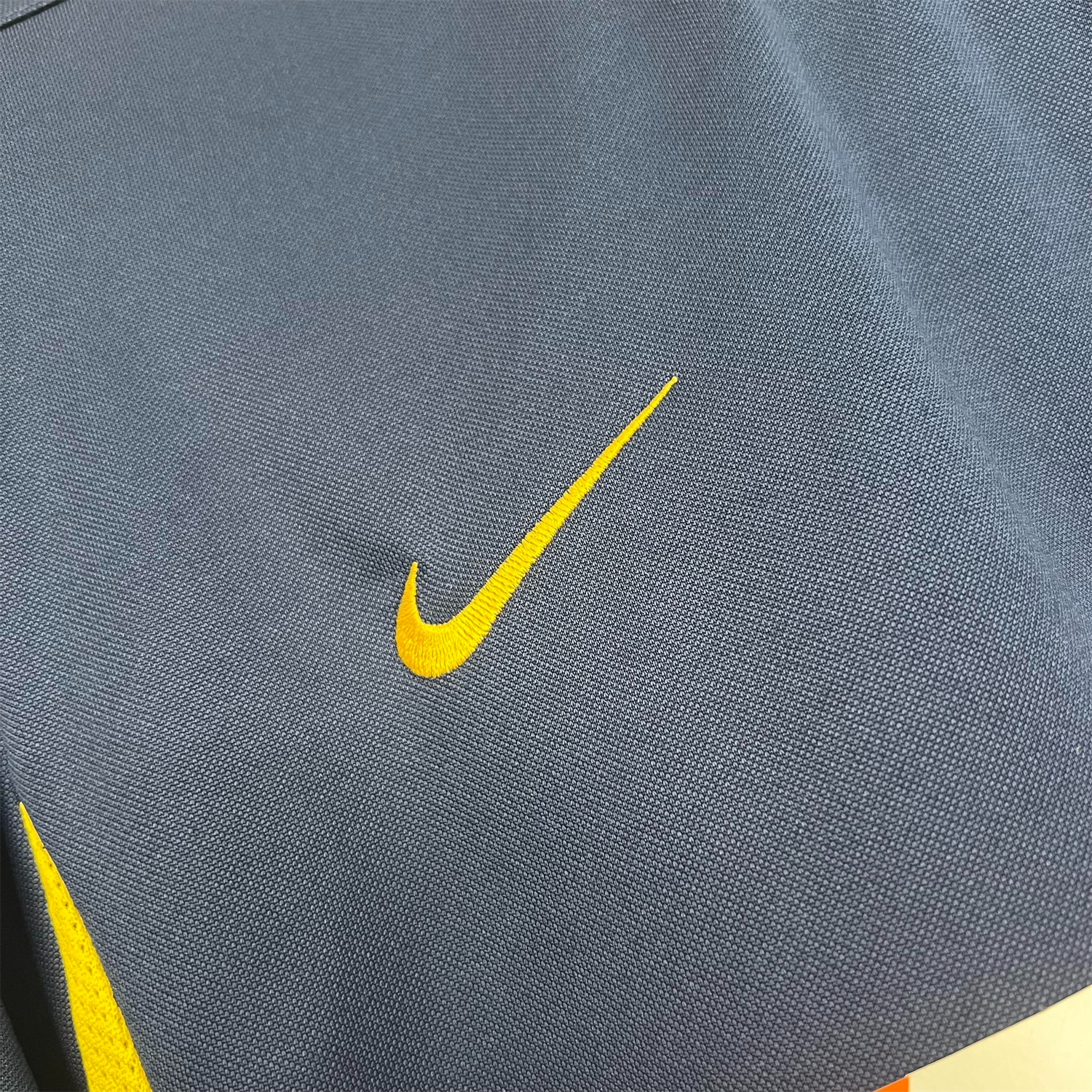 foot-Retro Atletico Madrid 2002-03 Away Jersey