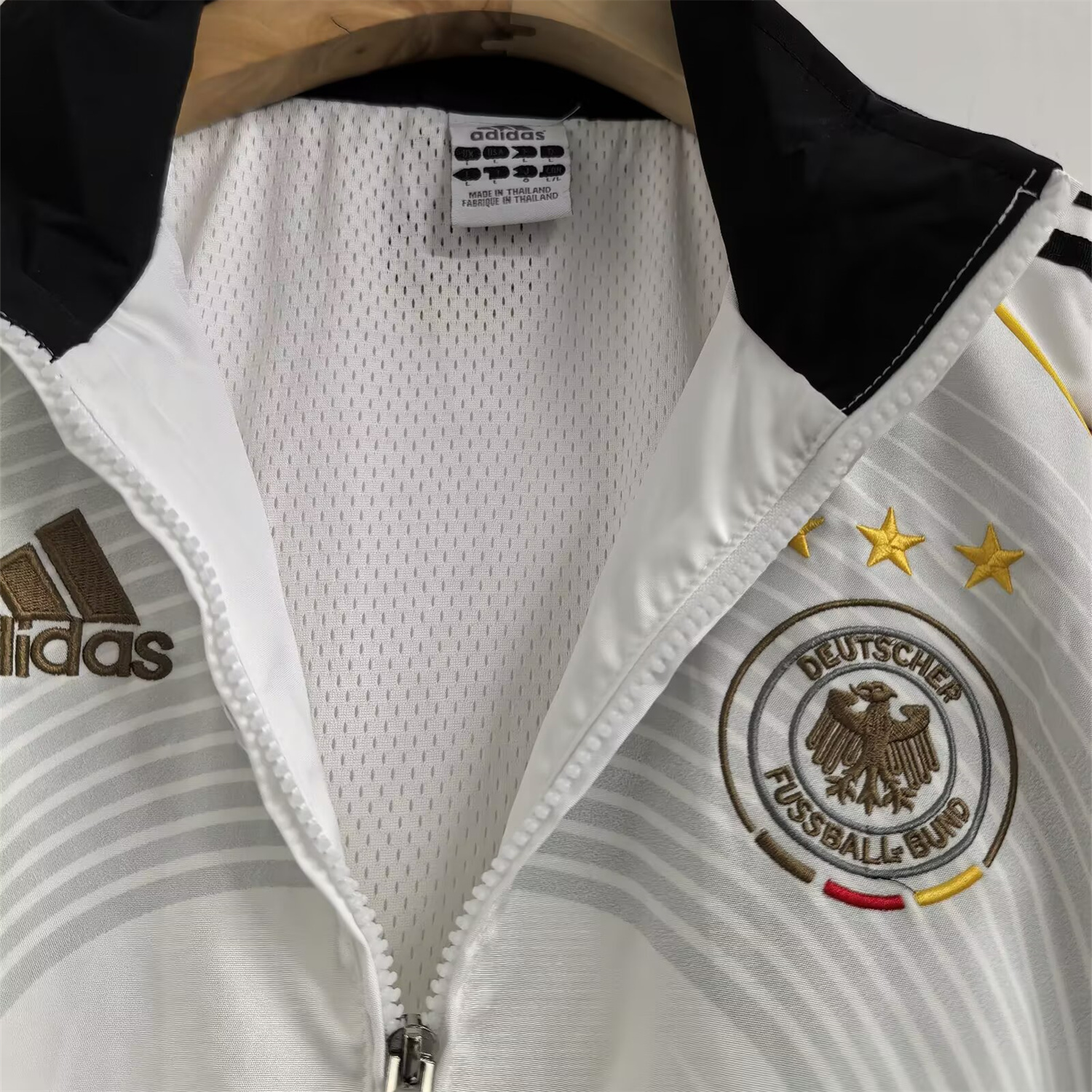 foot-Retro Germany 2006 Vintage Style Windbreaker - White & Black