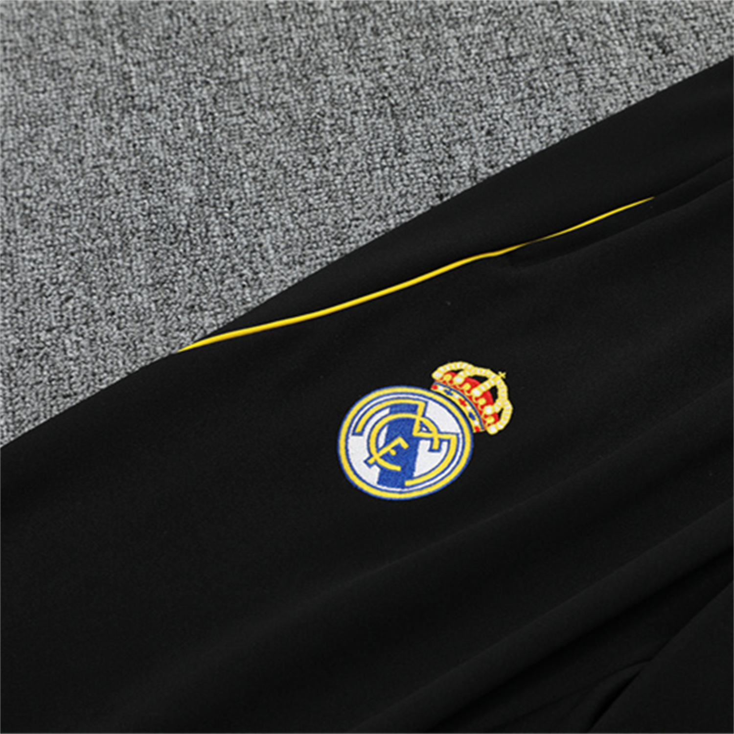 foot-Real Madrid 25-26 Kids Long Sleeve Training Set - Yellow Line White Top and Black Shorts