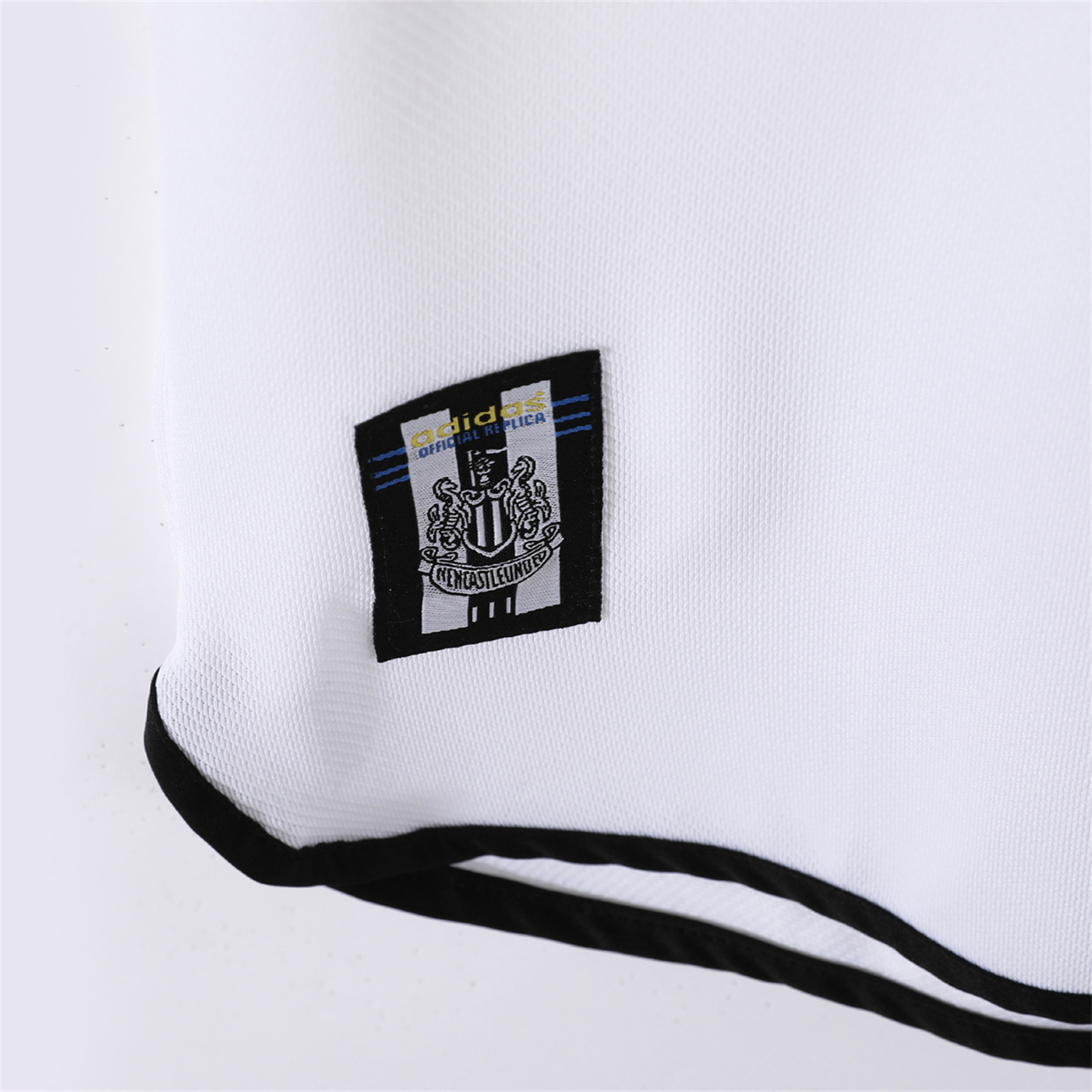 foot-Retro Newcastle United 1999-00 Away Jersey