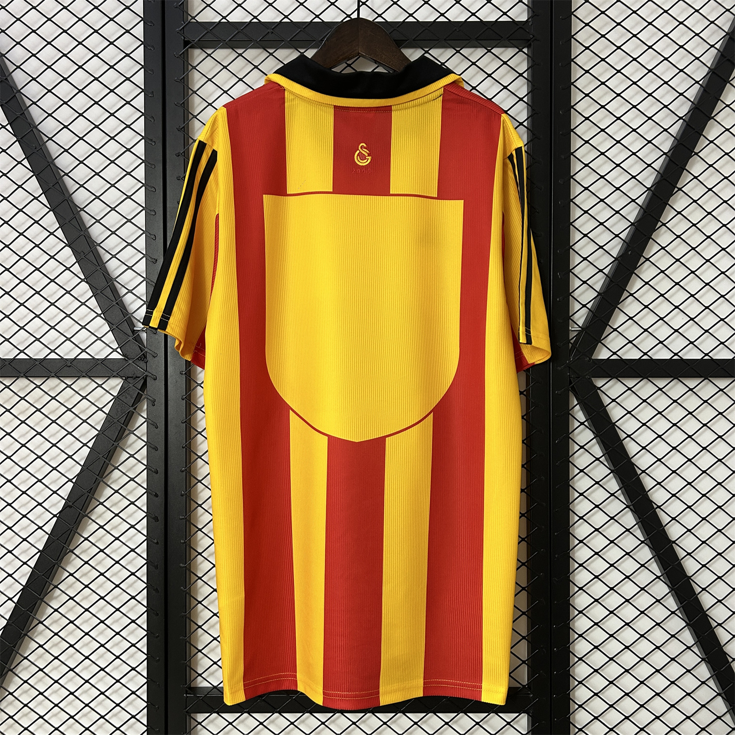 foot-Retro Galatasaray 1999-00 Home Jersey