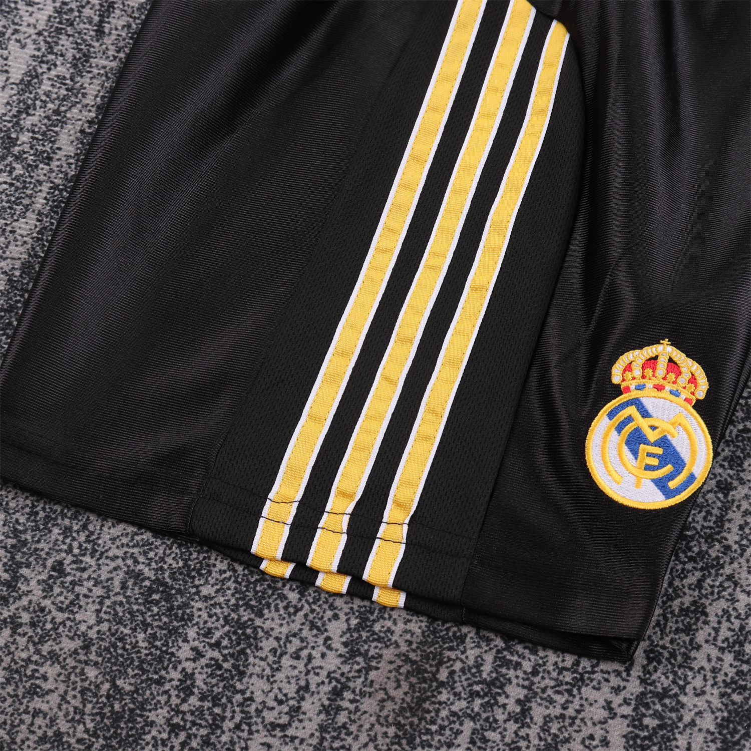 foot-Retro Real Madrid 1999-01 Away Kids Kit