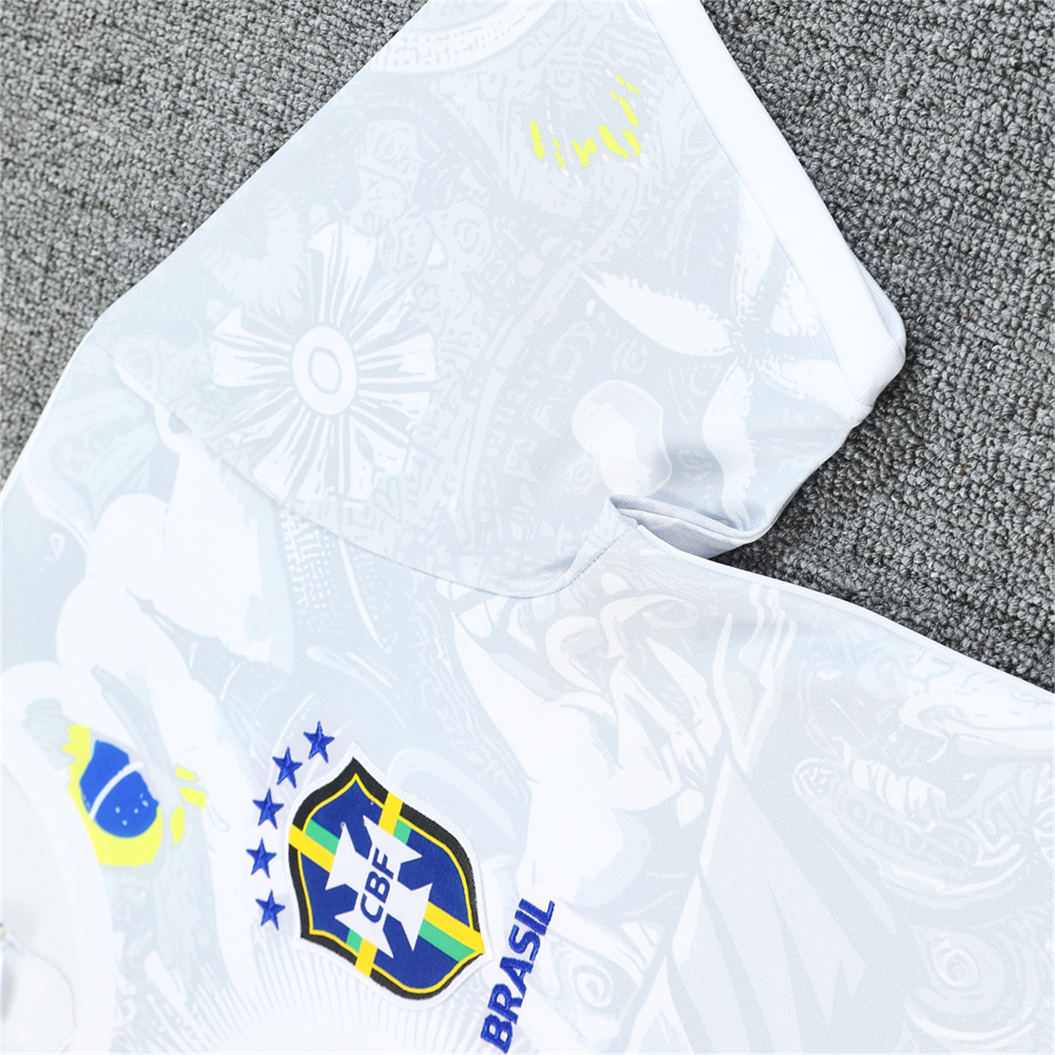 foot-Brazil 25-26 White Jesus Statue Short-Sleeve Training Set - White Top & Black Shorts