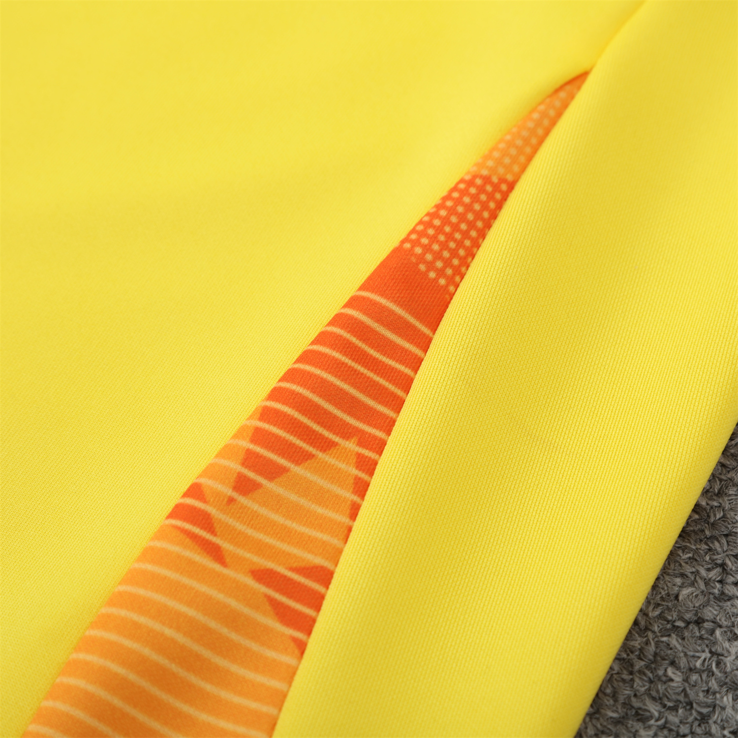 foot-Atletico Mineiro 25-26 Long Sleeve Training Set - Yellow Top & Black Pants