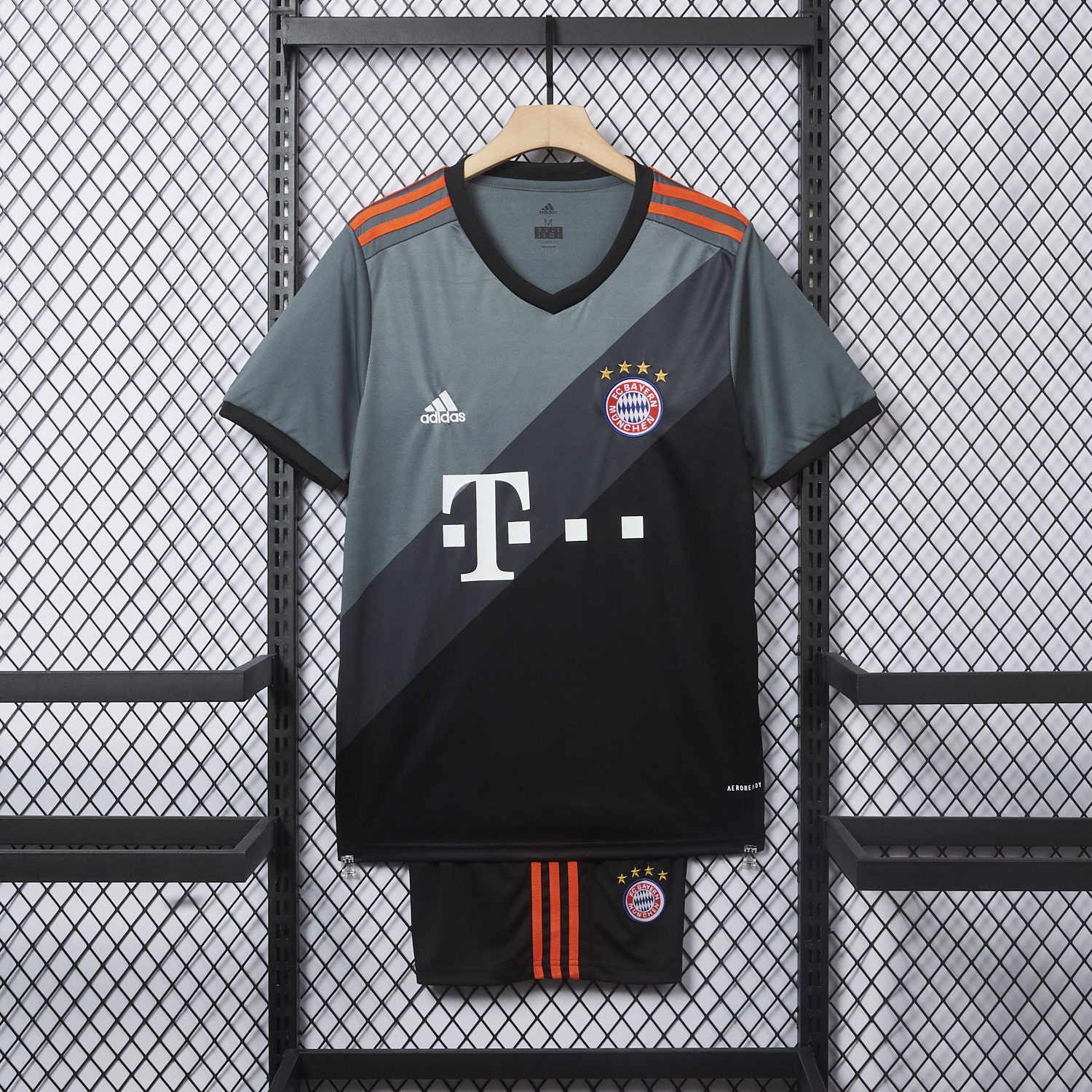foot-Retro Bayern Munich 2016-17 Away Men's Adult Jersey Set - Fans Version