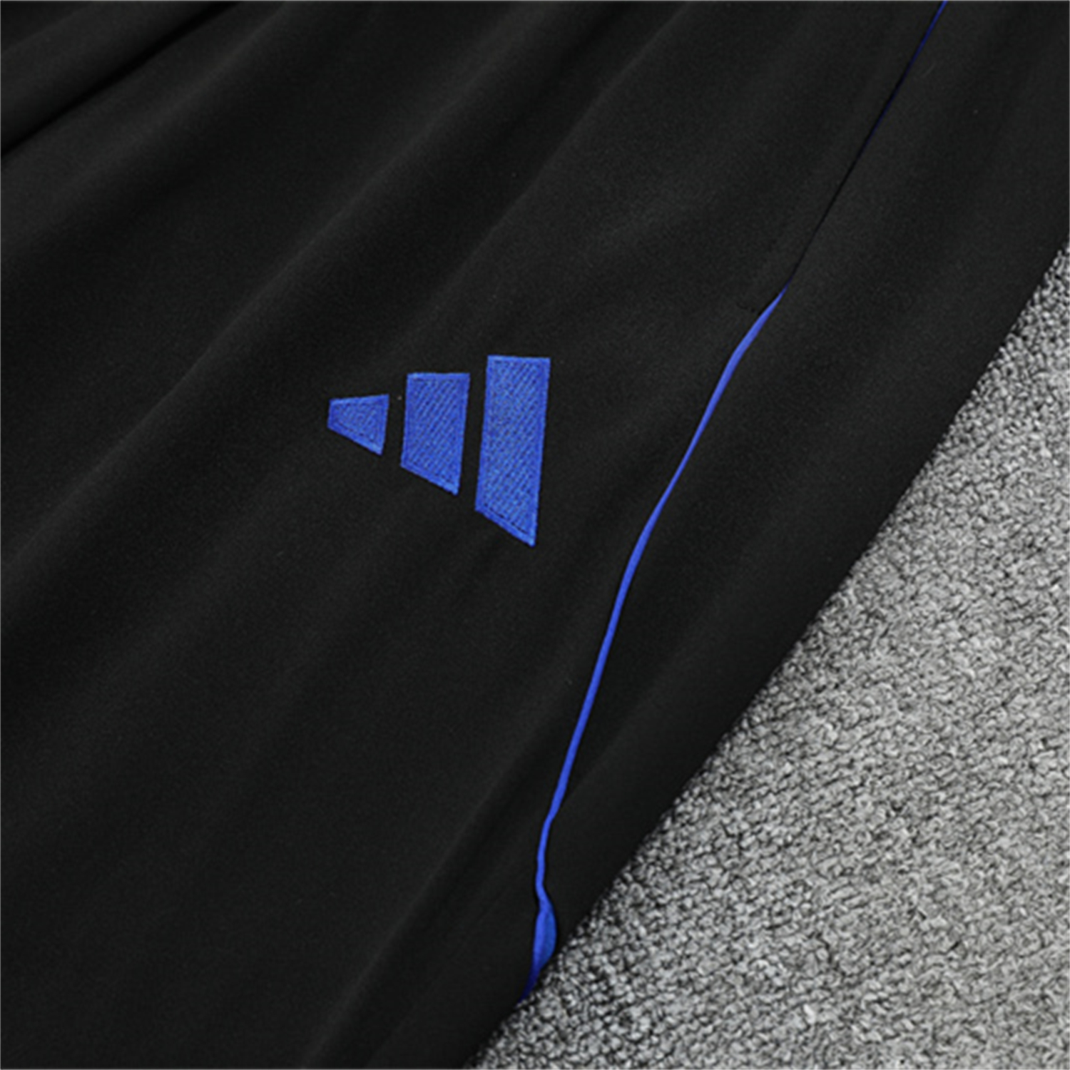 foot-Real Madrid 25-26 Kids Long Sleeve Training Set - White Loong Black Blue Top and Black Pants