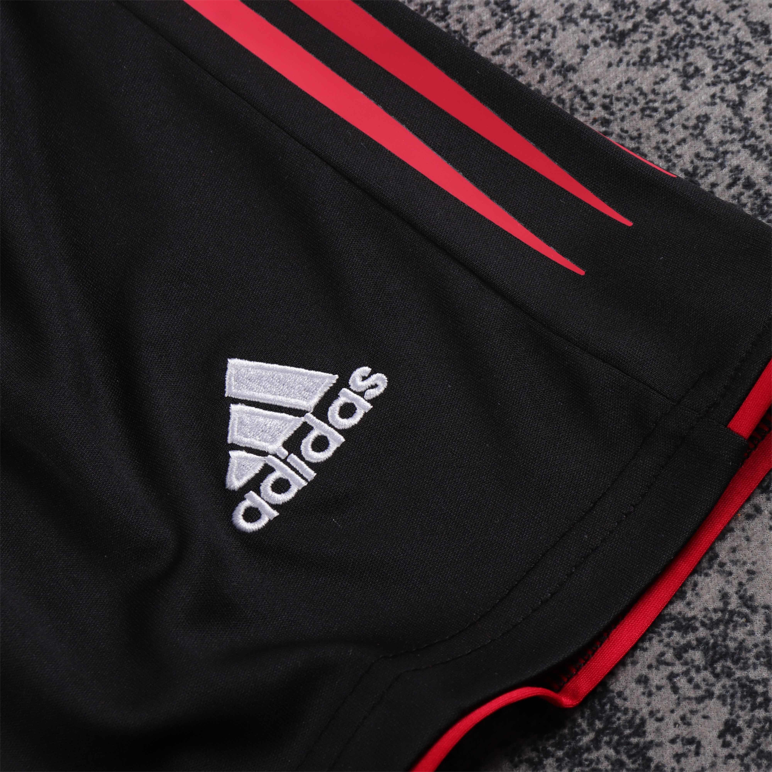 Unitedfootballkit.com | Retro AC Milan 2004-05 Home Kids Kit -Customize Name, Number and Patch | Worldwide Shipping