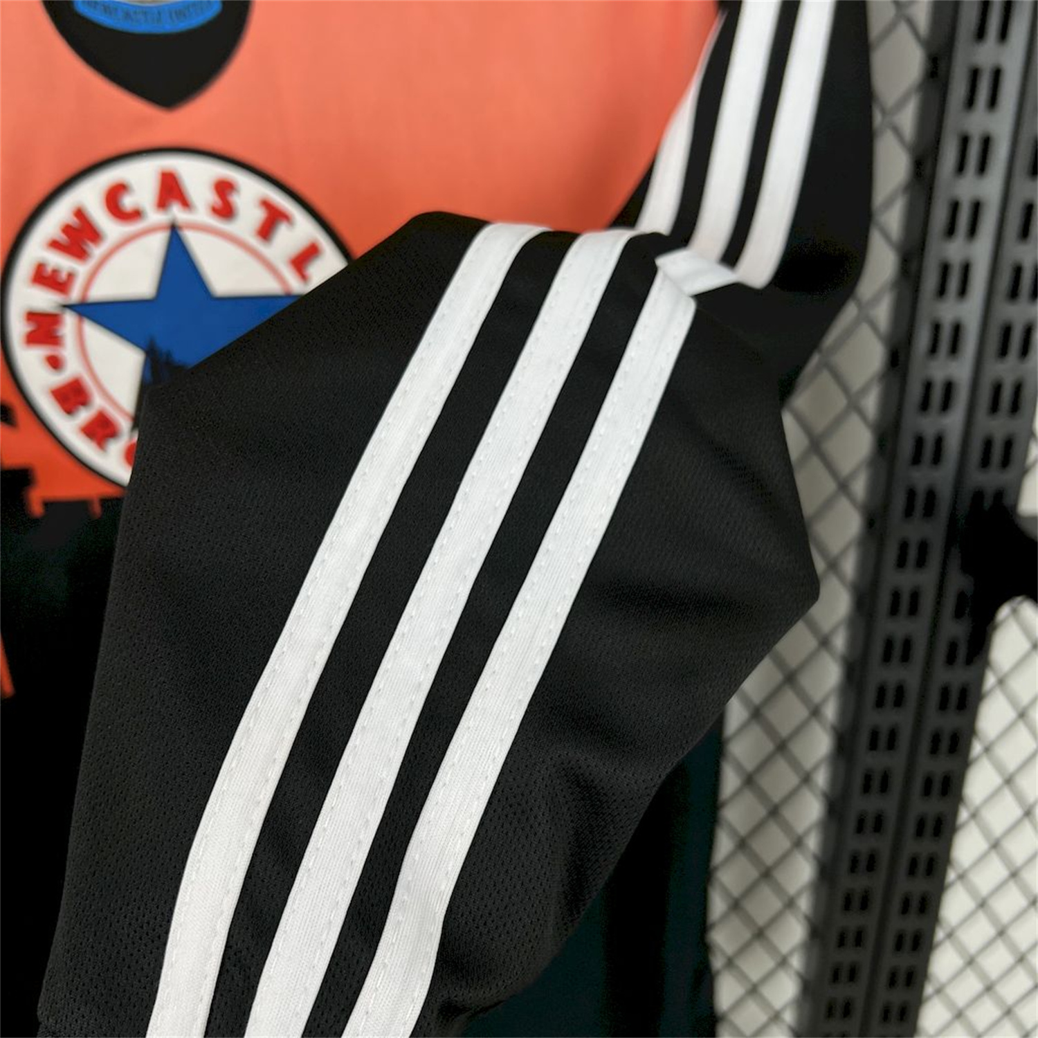 foot-Retro Newcastle United 1996-97 Long Sleeves Goalkeeper Jersey