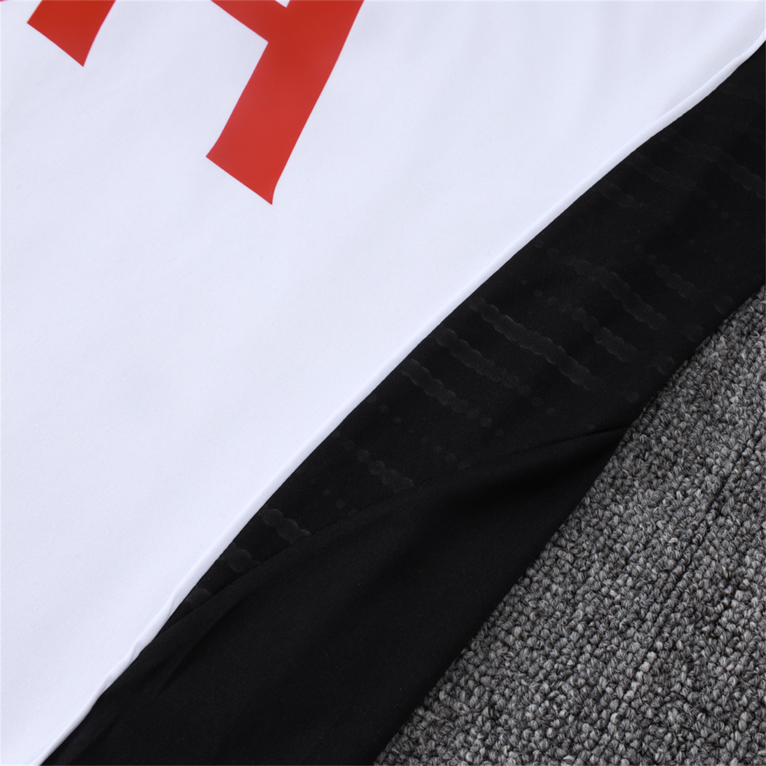 Unitedfootballkit.com | Liver.pool 25-26 Vest Training Set - White Vest & Black Shorts -Customize Name, Number and Patch | Worldwide Shipping