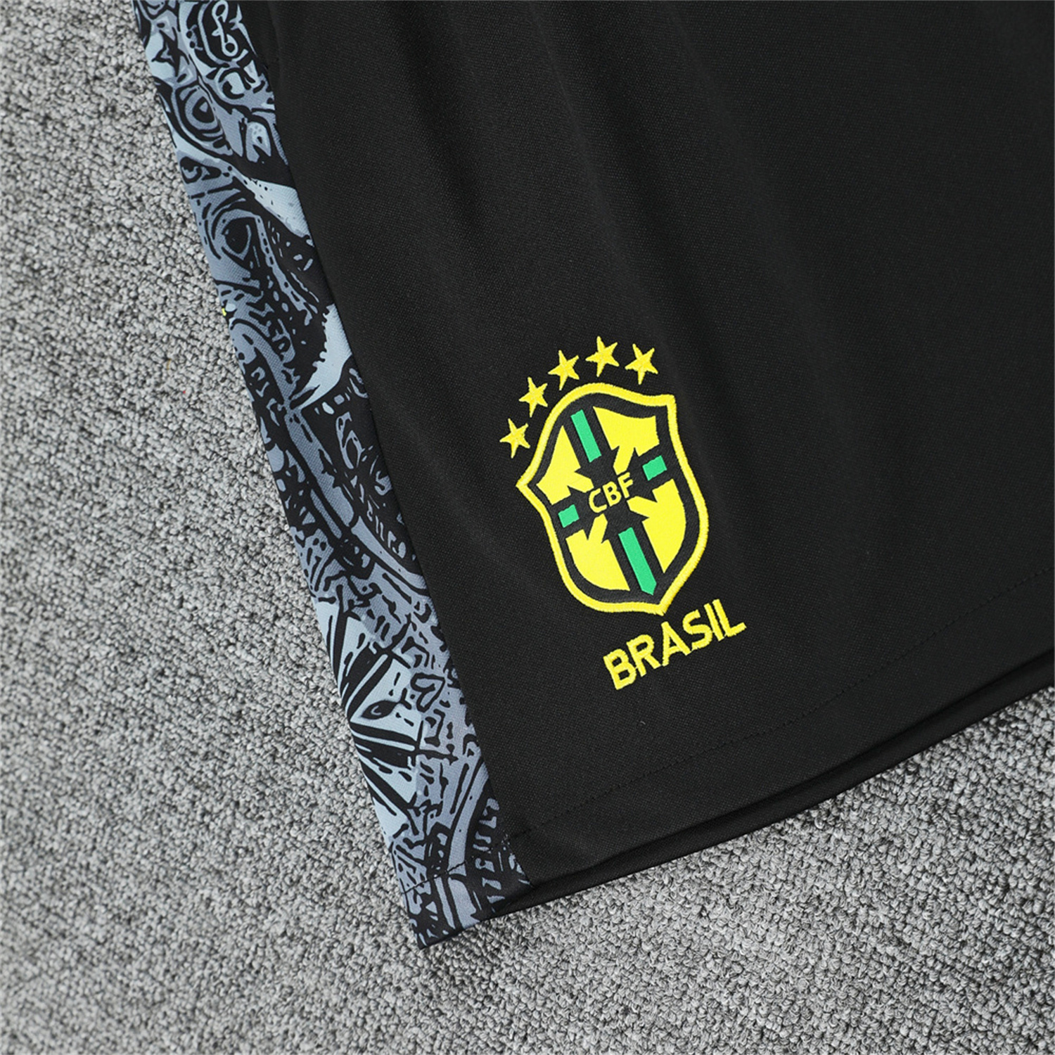 foot-Brazil 25-26 White Jesus Statue Short-Sleeve Training Set - White Top & Black Shorts
